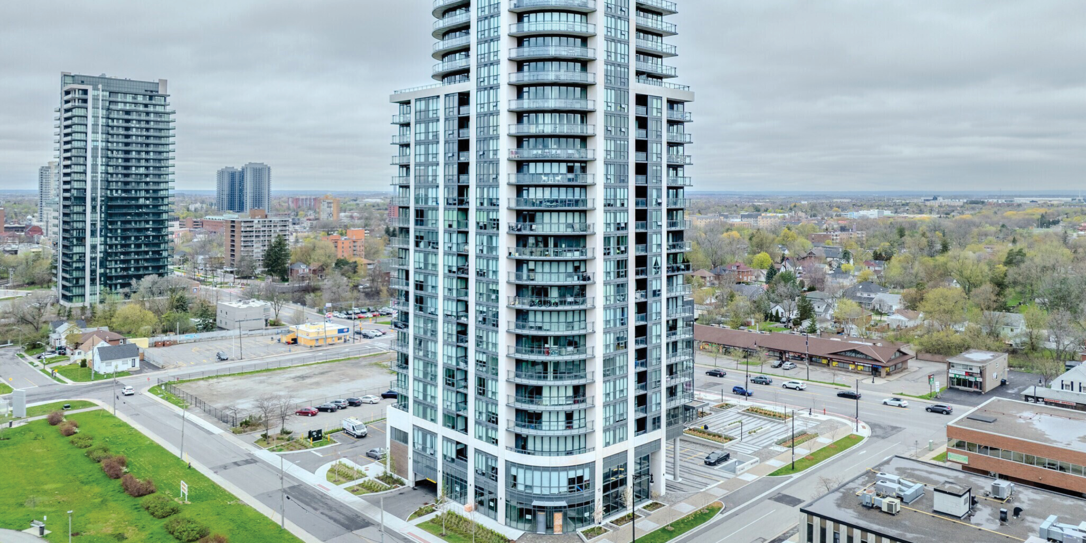 15 Lynch Street in Brampton Main view of Building from Queen Street W. & Lynch Street