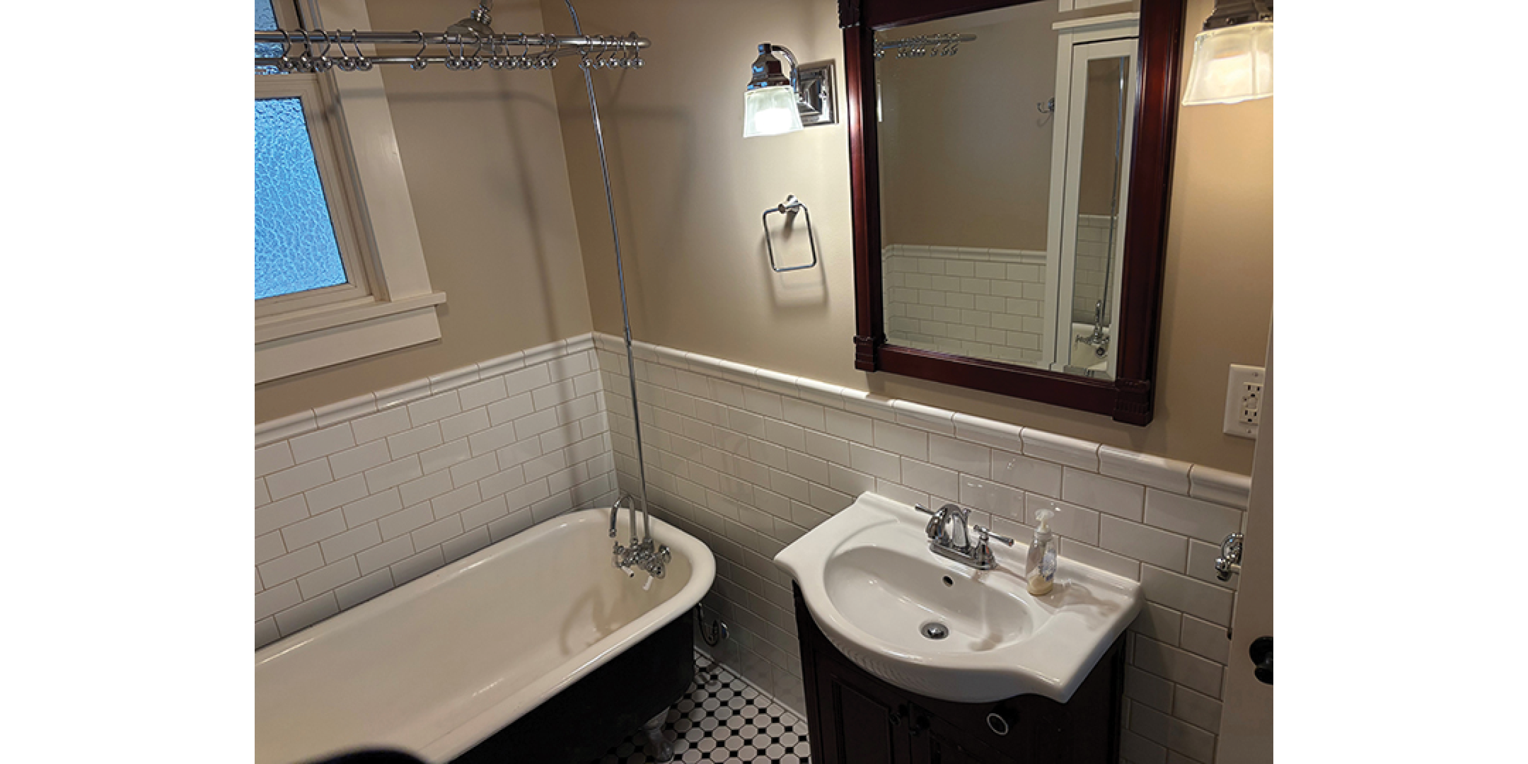 3589-3599 Commercial Street interior bathroom