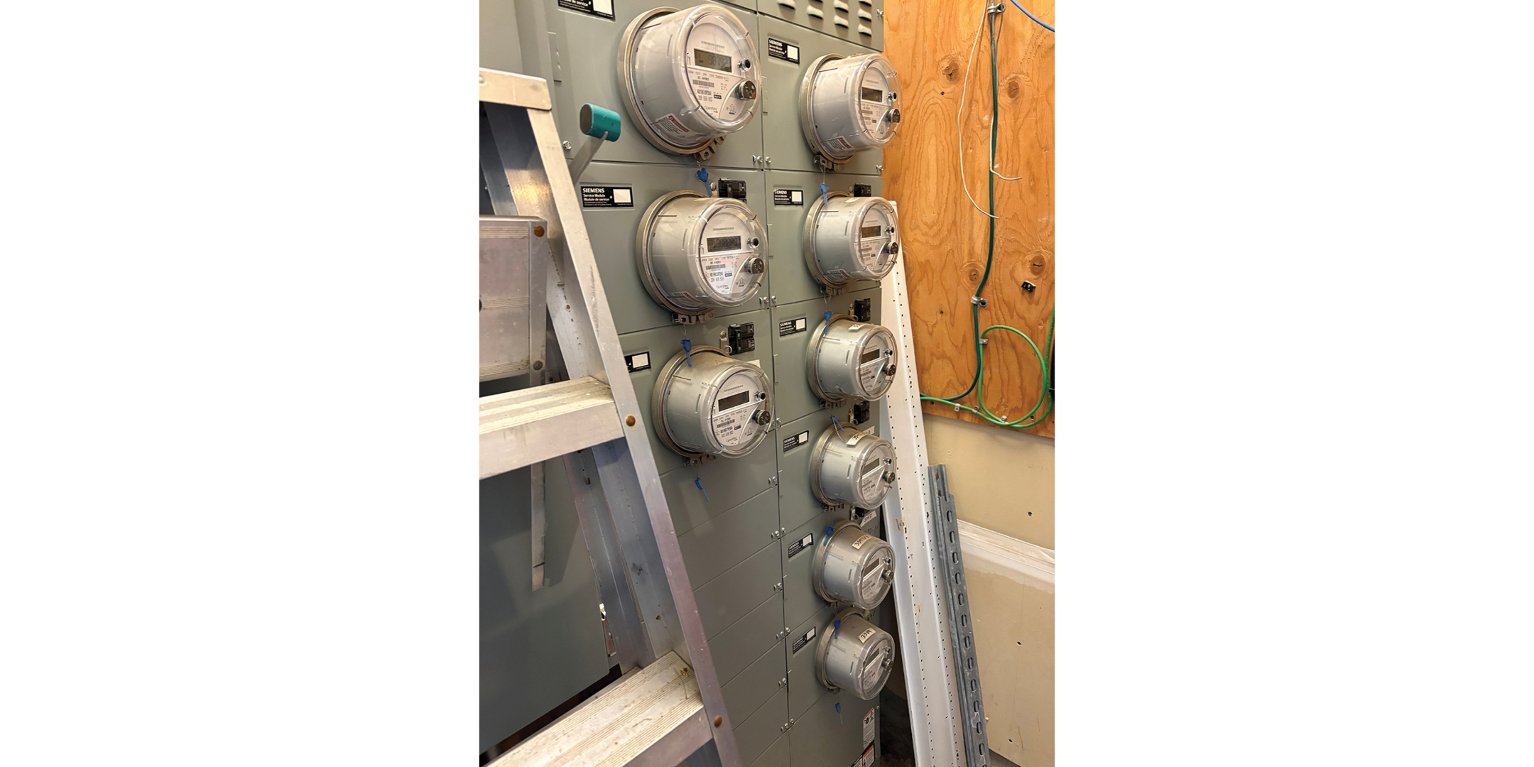 3589-3599 Commercial Street electric meters