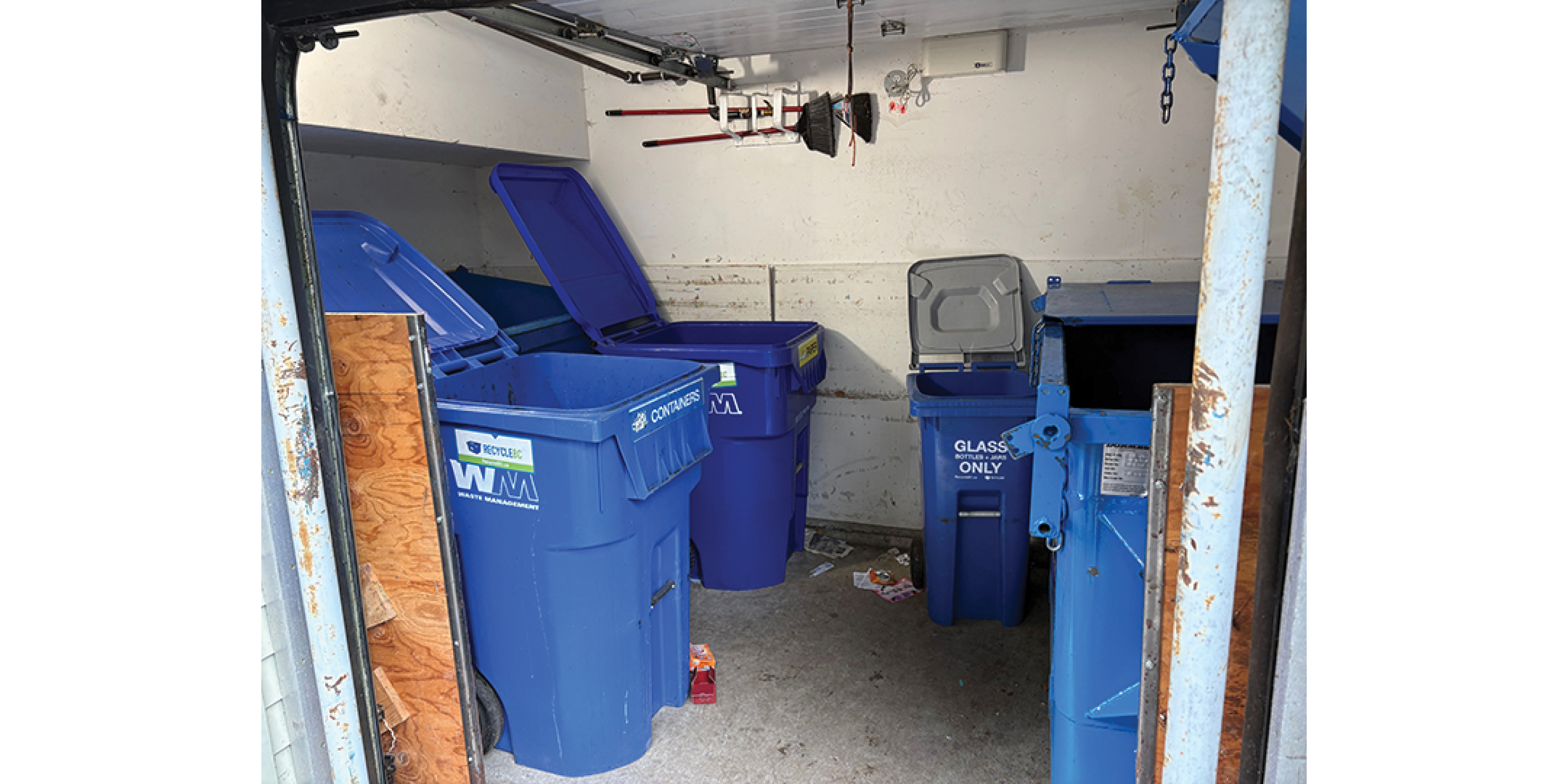 3589-3599 Commercial Street interior recycling area