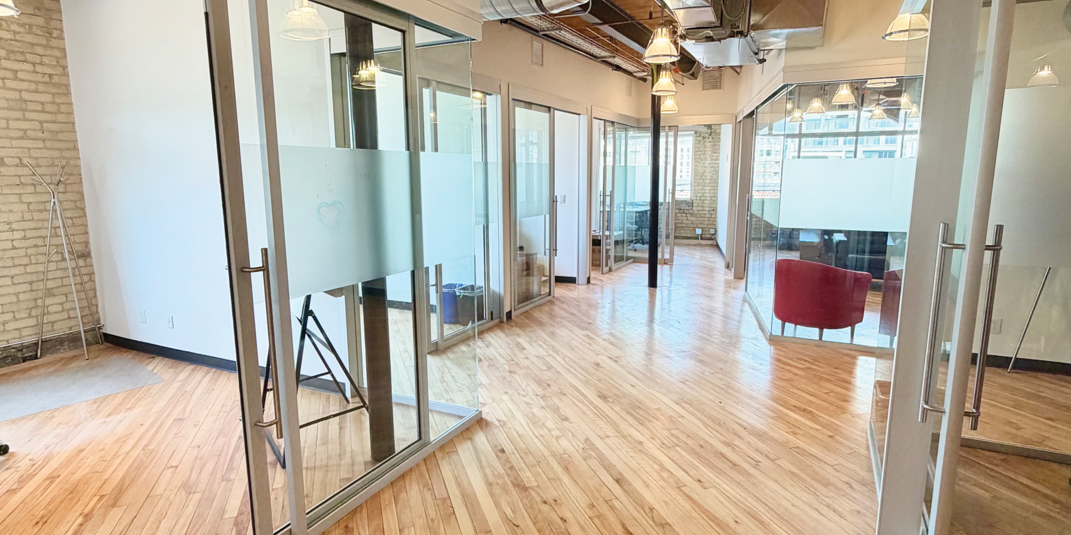 495-517 Wellington Street W office hallway