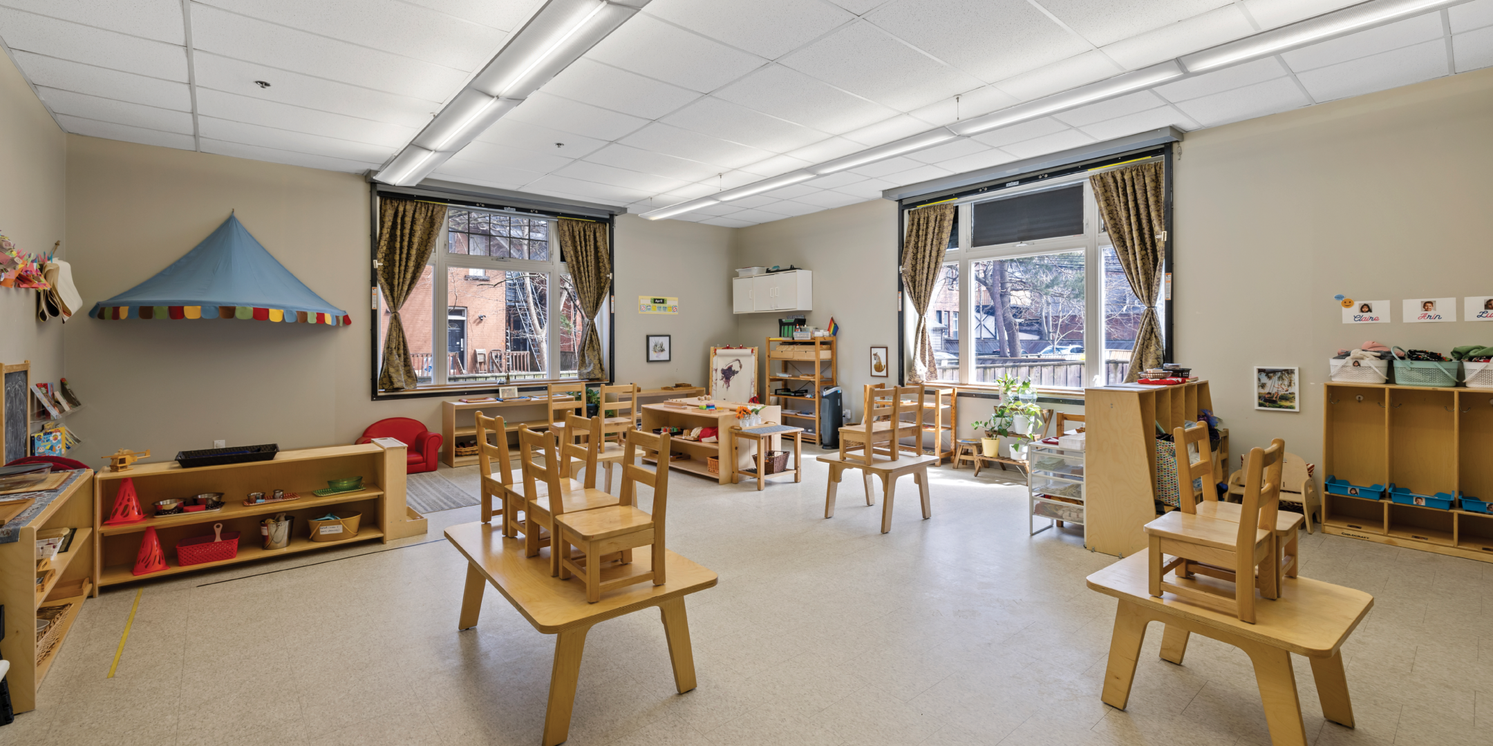 39 Spadina Road classroom with windows