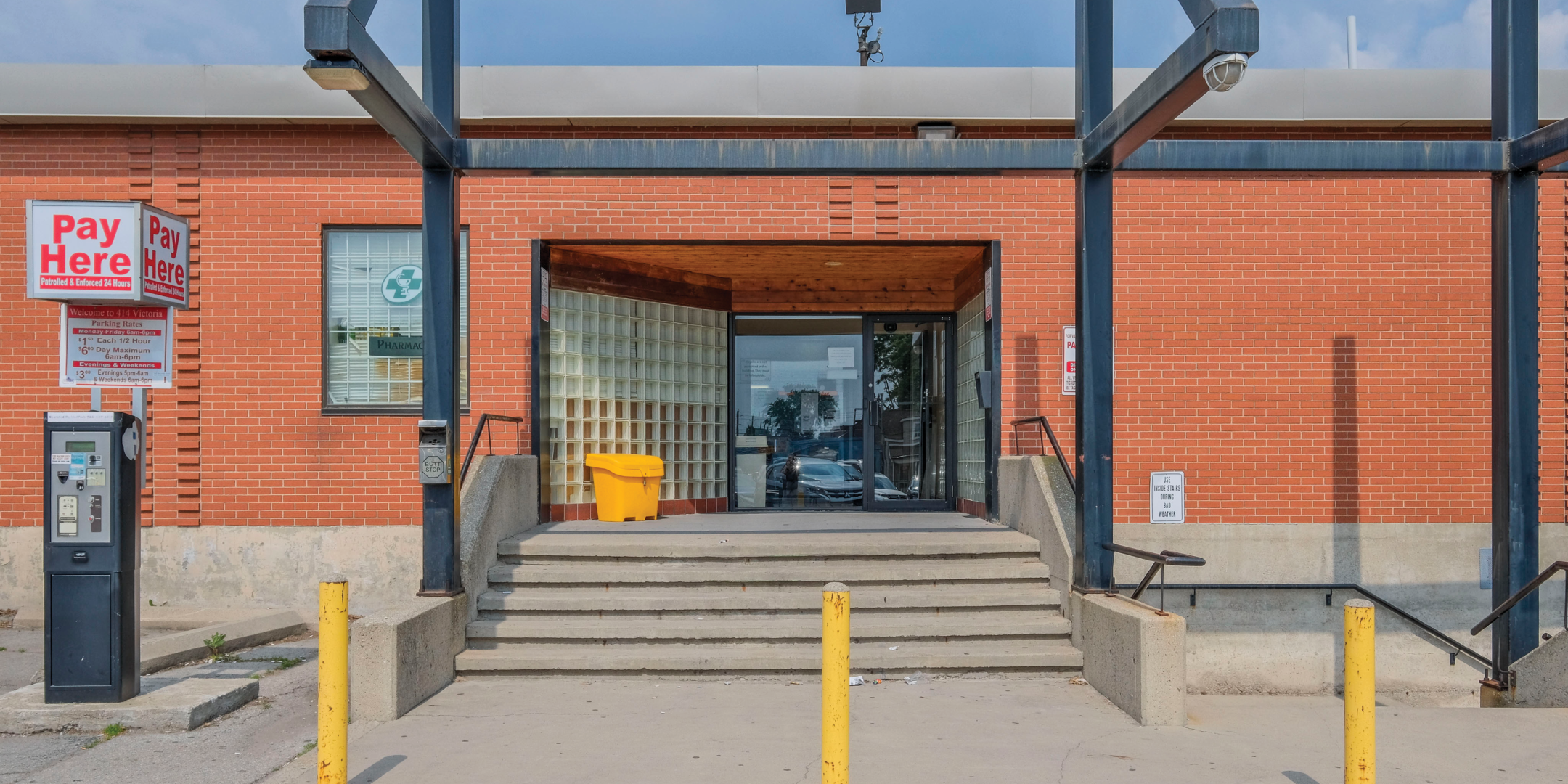 Exterior Building of 414 Victoria Avenue