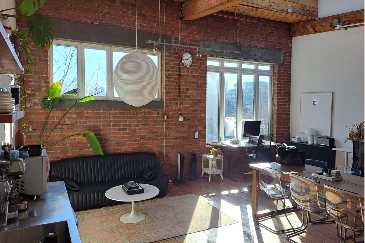77 Florence Street modern office space with lounge seating, meeting table, and natural light.