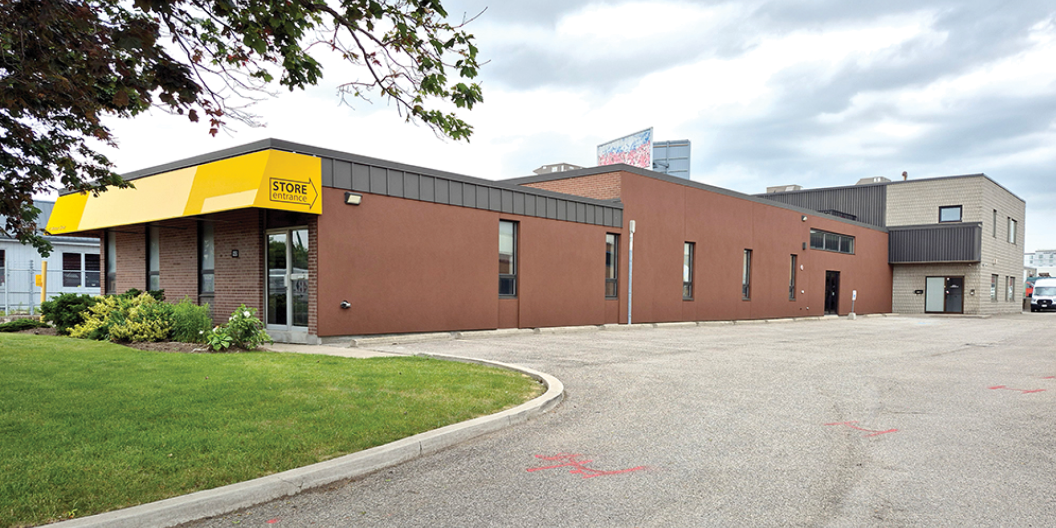 10 Meteor Drive Exterior View & Parking