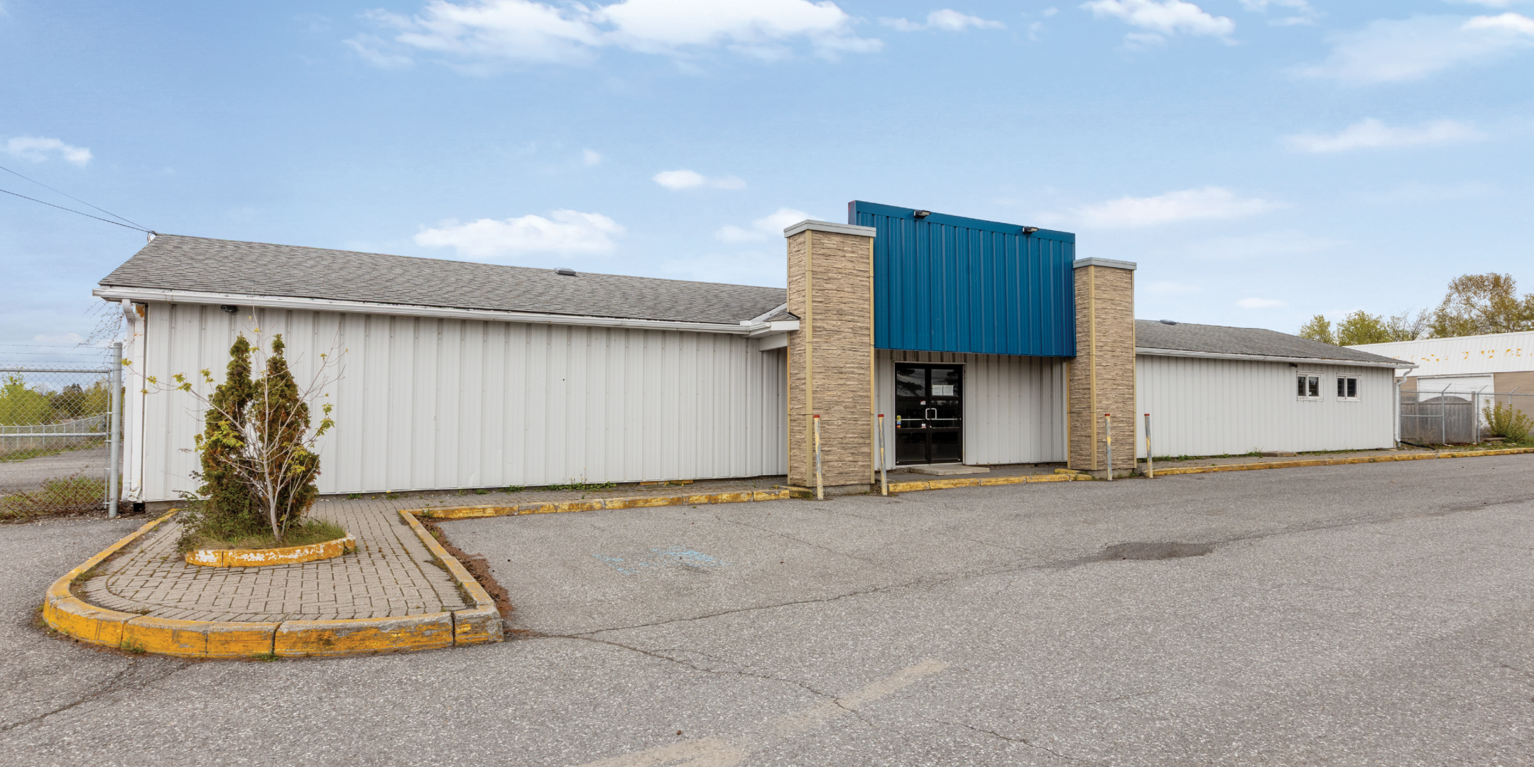 2099 Carp Road front of building