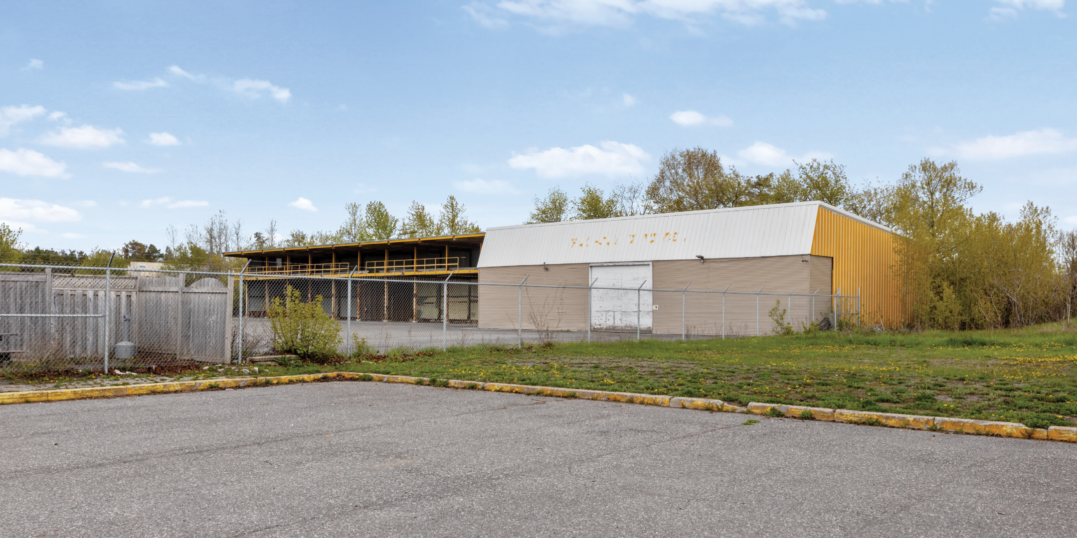 2099 Carp Road back of building