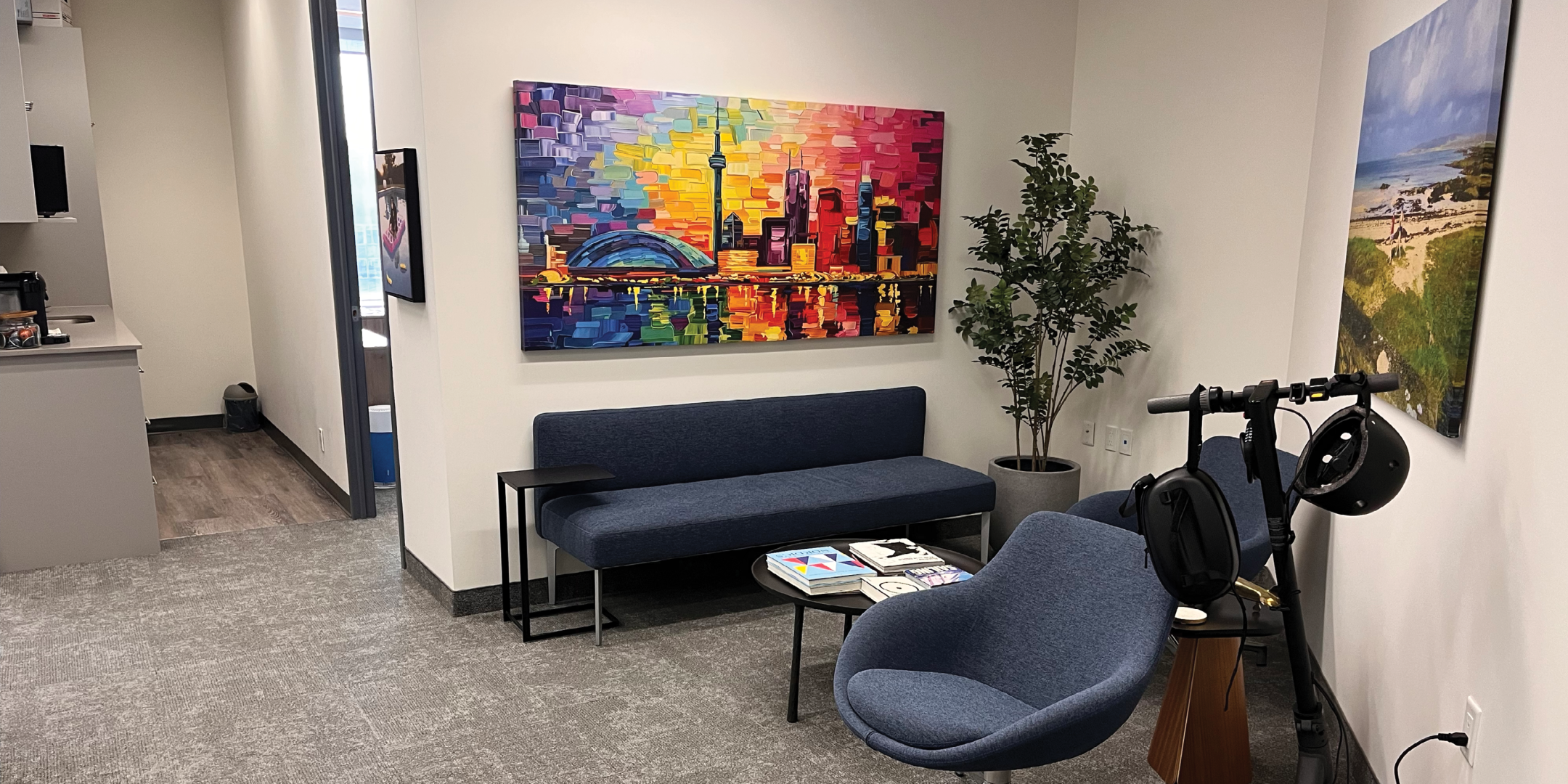 2 Bloor St W features a modern reception and lounge area