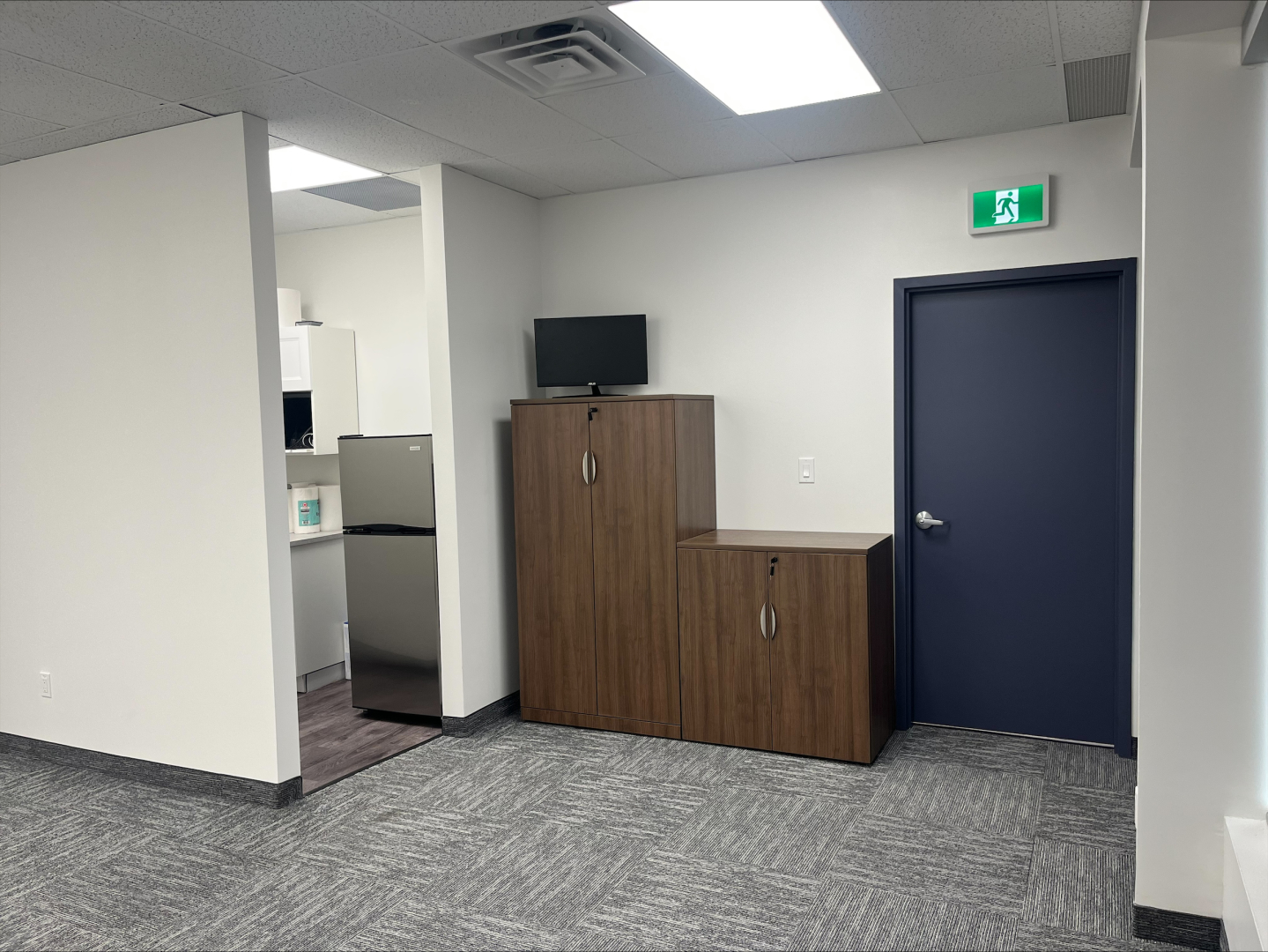 4190 South Service Road kitchen area