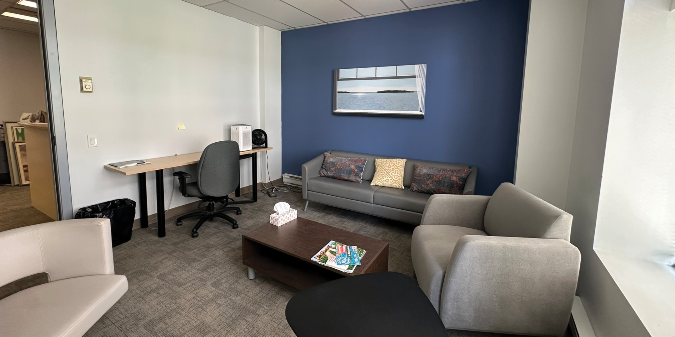 95 King St E offers a private office lounge area