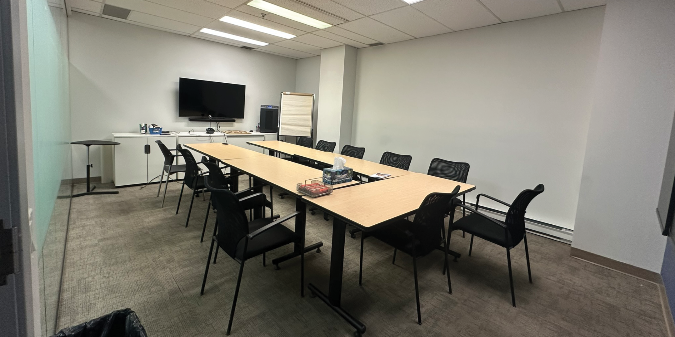 95 King St E offers a spacious boardroom with presentation space.