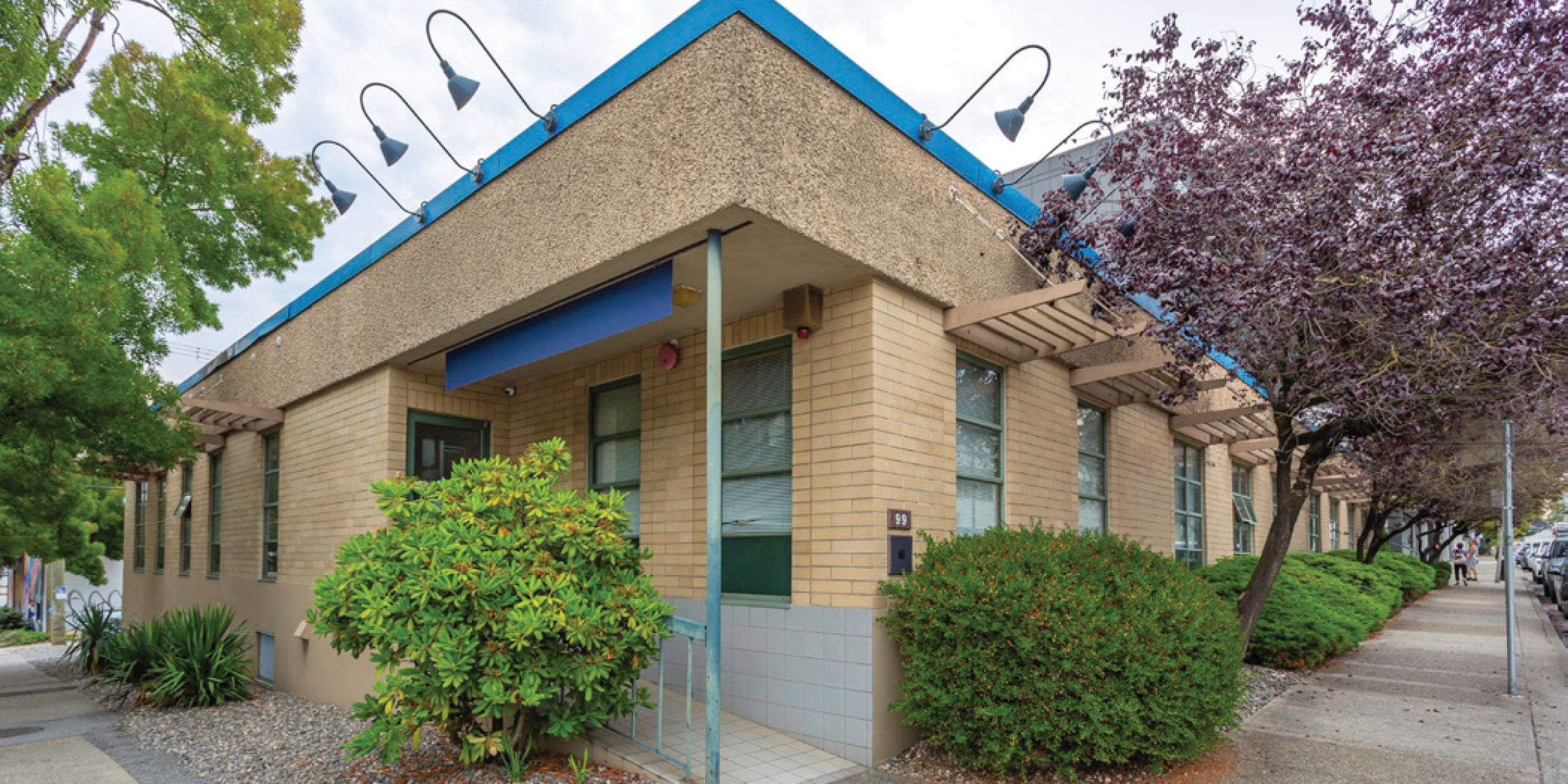 Front view of 99 West 6th Avenue building
