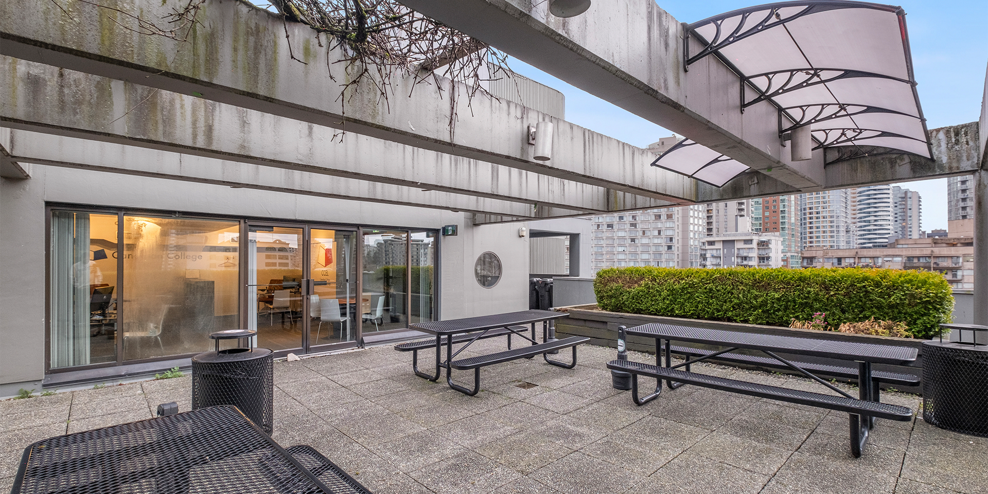 Roof top patio with seating