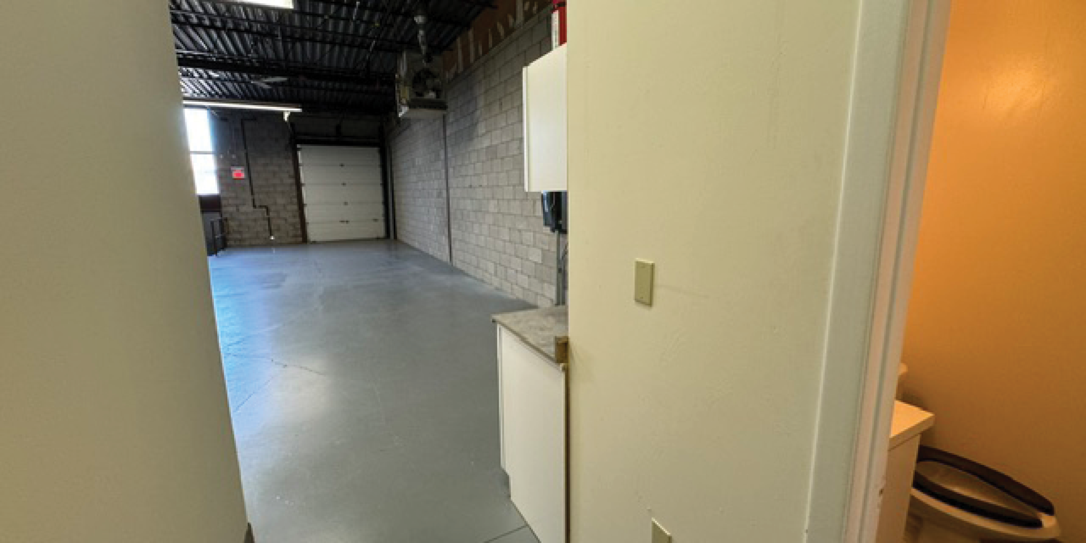 230 Wildcat Road showing powder room and warehouse