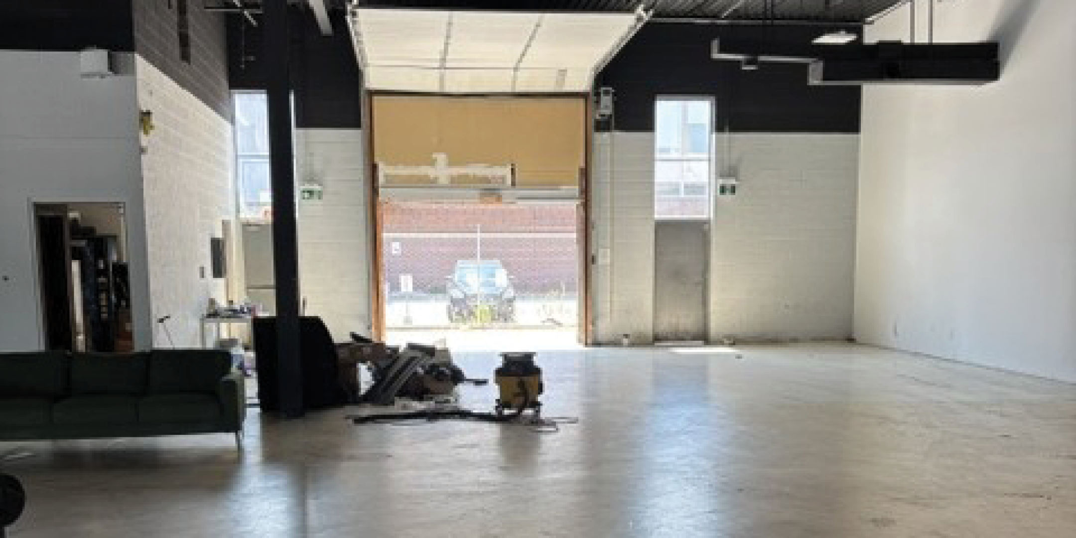5125 Steeles Avenue W Shipping Door