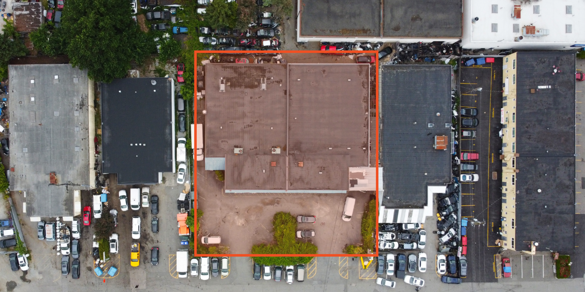 Aerial bird's eye view of 11955 95A Avenue Building outlining the entire property
