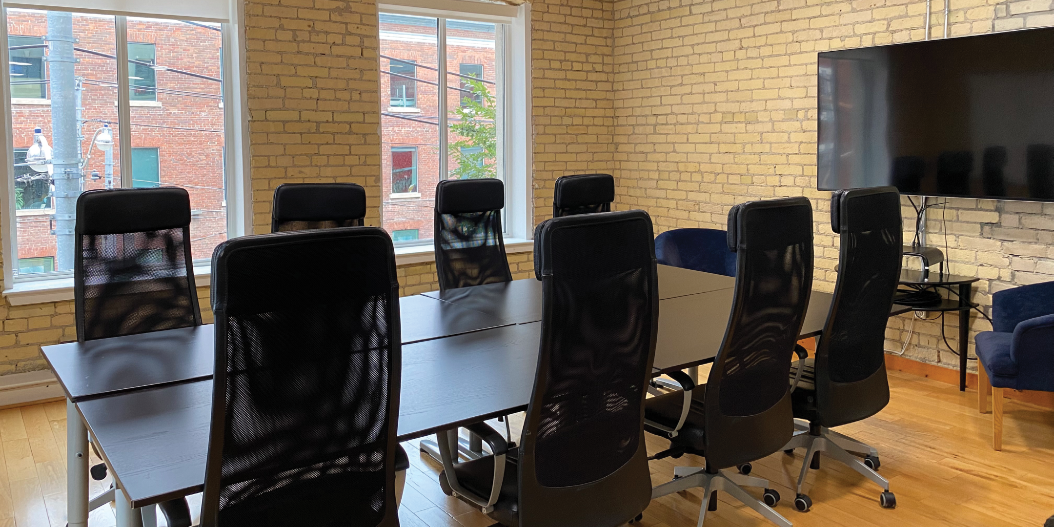 24 Duncan Street boardroom with TV 