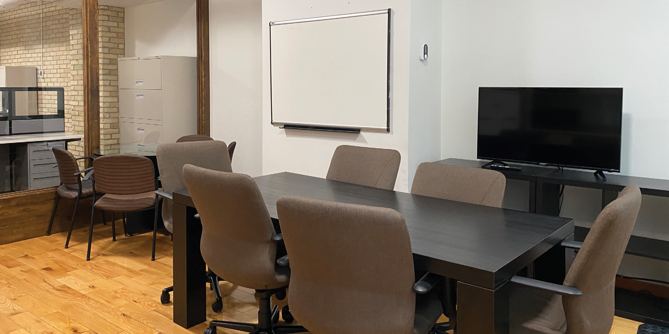 24 Duncan Street meeting space with TV and whiteboard on the wall