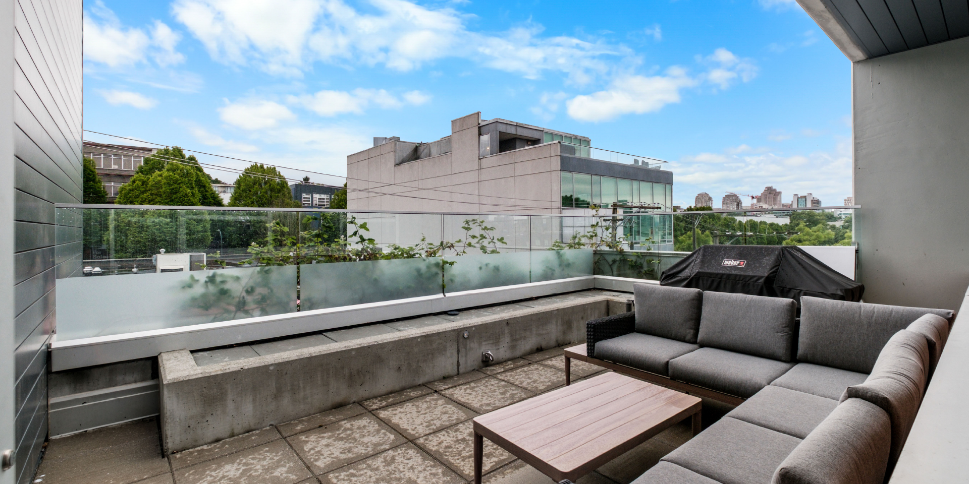 34 West 7th Avenue building exterior patio