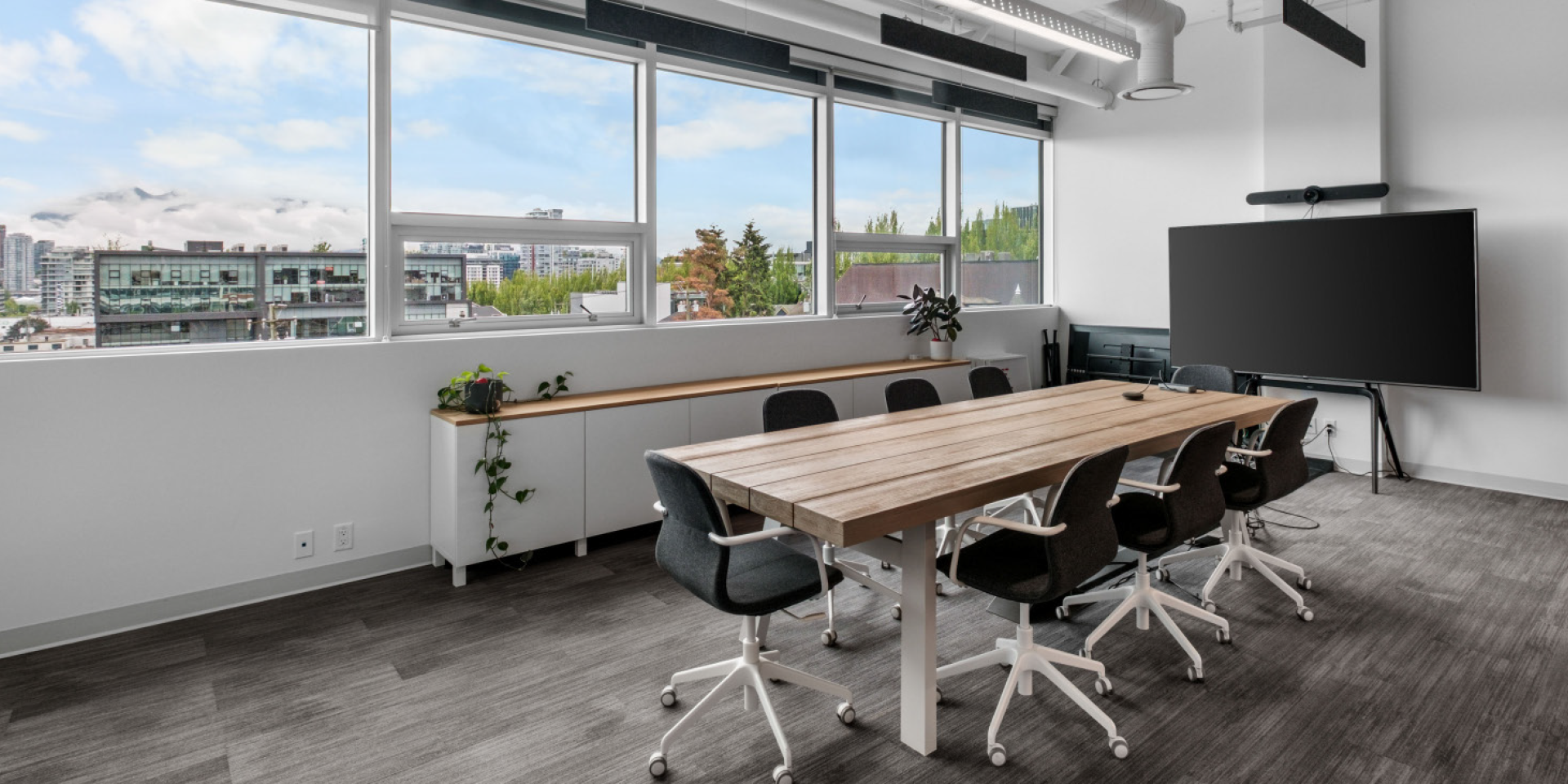 34 West 7th Avenue building interior boardroom
