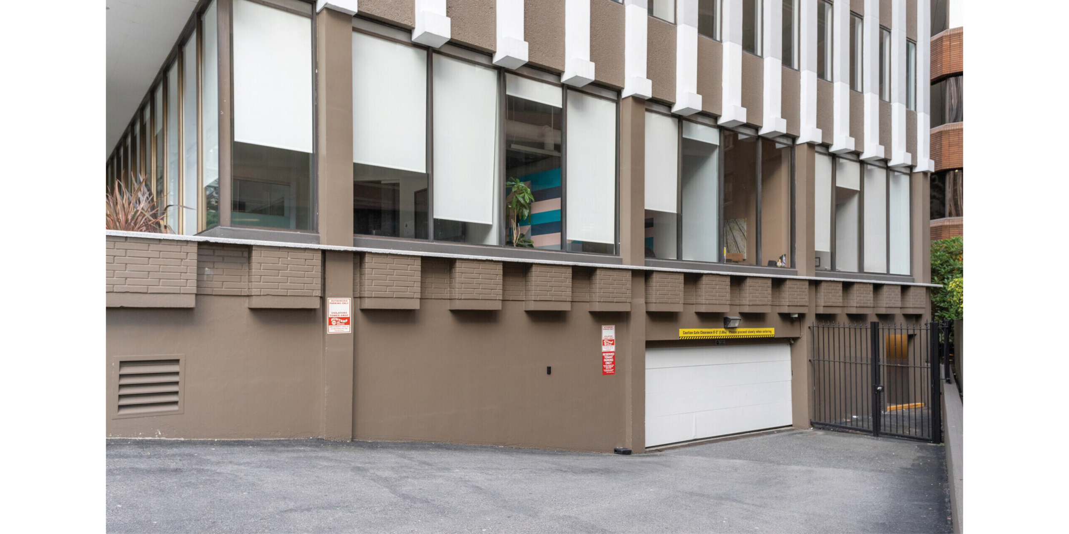 535 Thurlow Street building exterior shipping doors