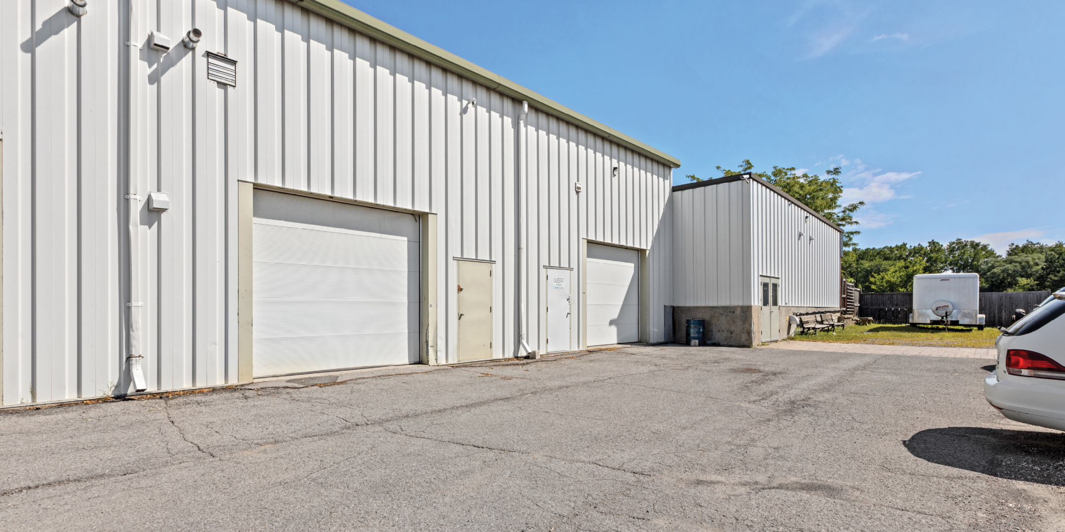 5495 Canotek Road Exterior Shipping Doors