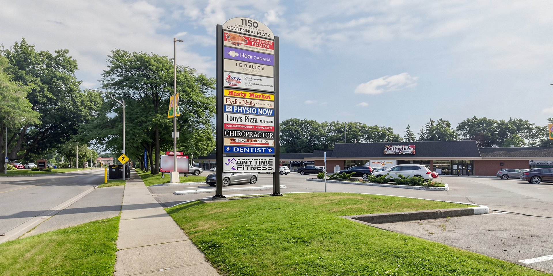 1150 Lorne Park Road Unit 2 - Plaza signage