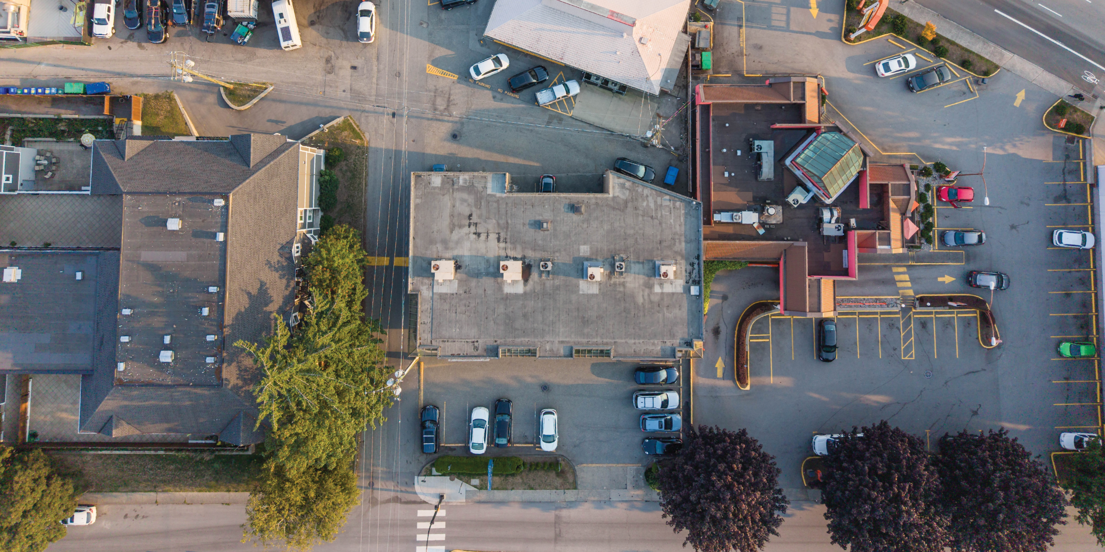 905 West 16th Street aerial view of property and parking 