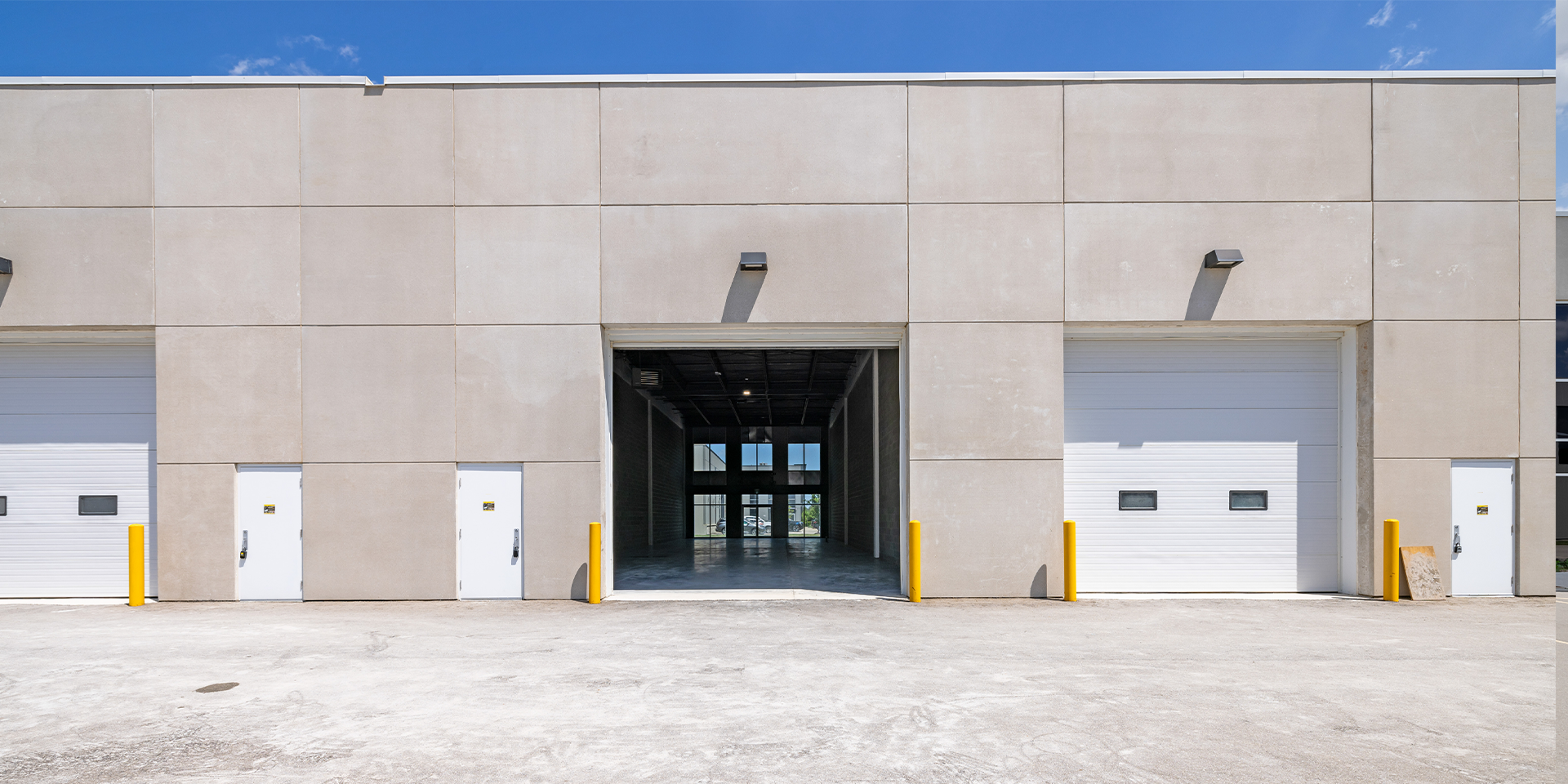 125 Goddard Crescent shipping doors