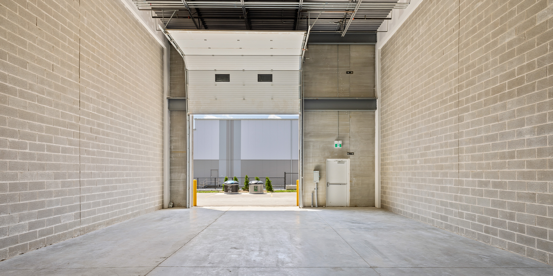 125 Goddard Crescent shipping door