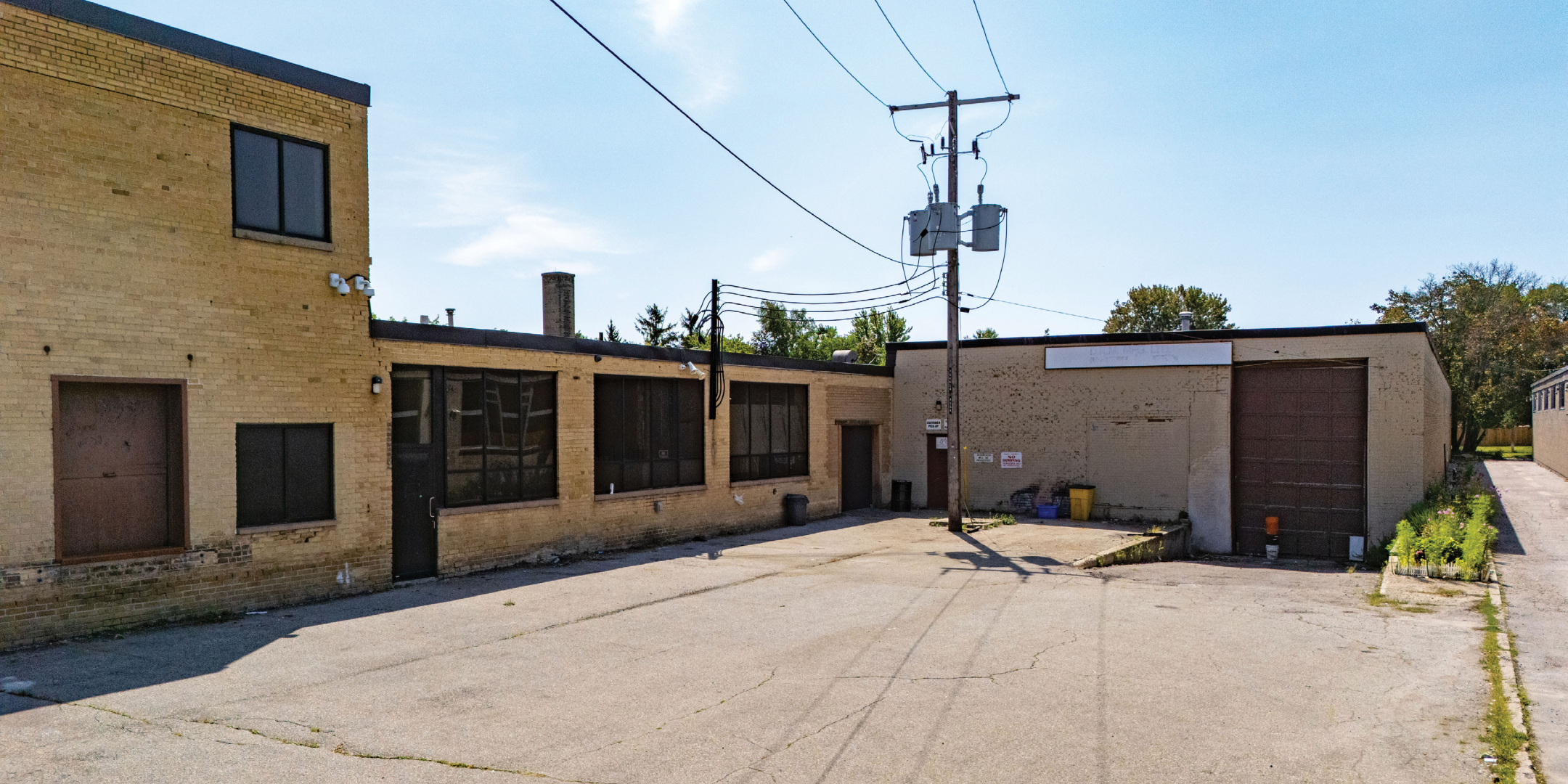 15 Curity Avenue Vacant Industrial Building with 1 DI