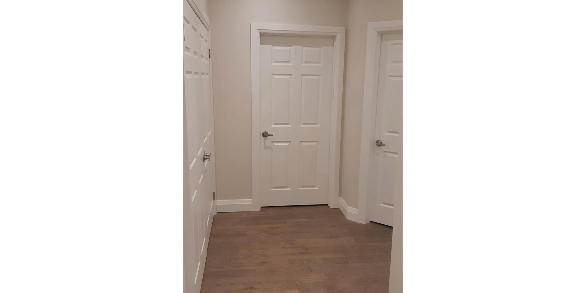 2004 Queen Street E hallway