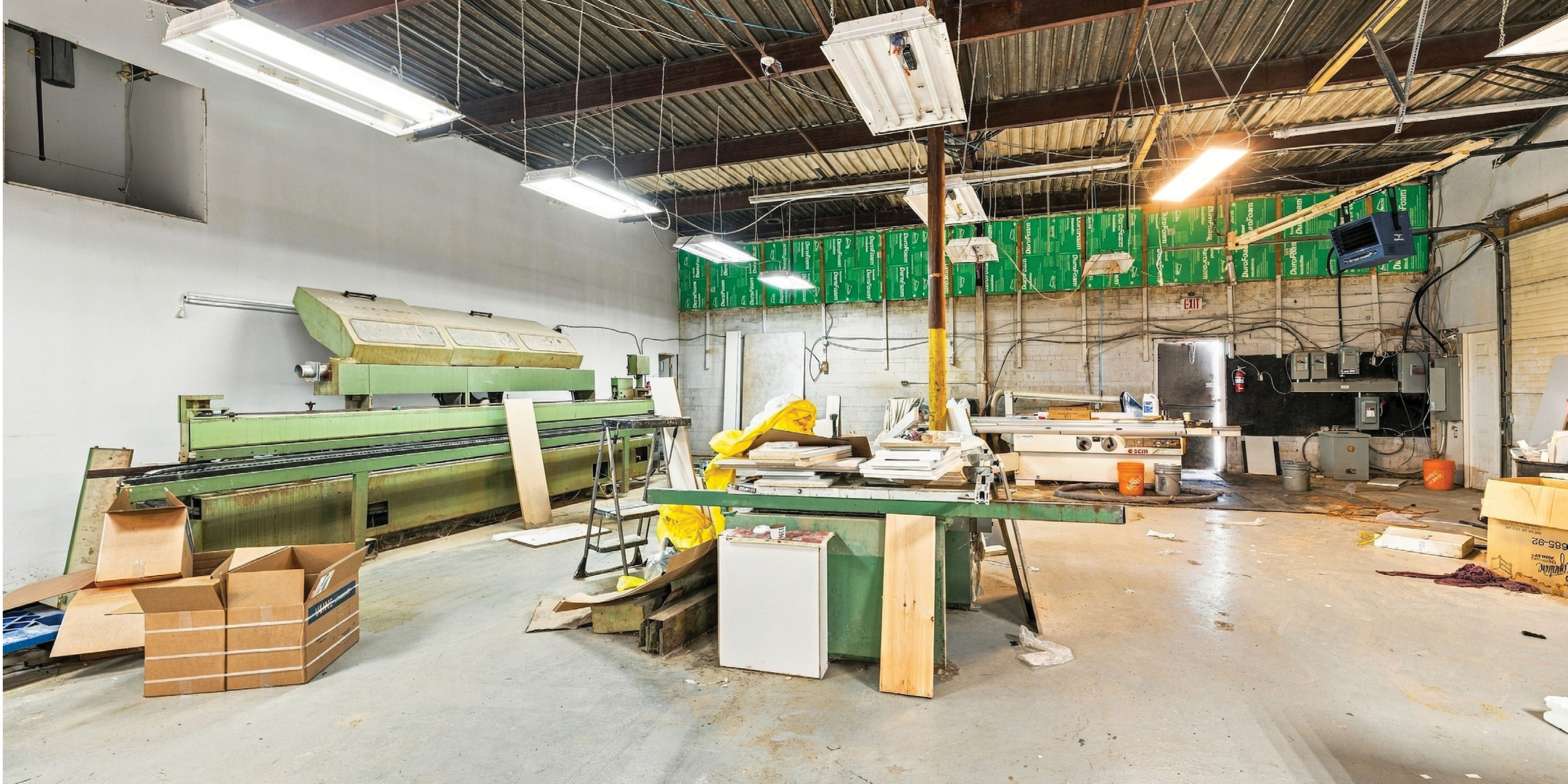 2135-2139 Lawrence Avenue E Interior shop