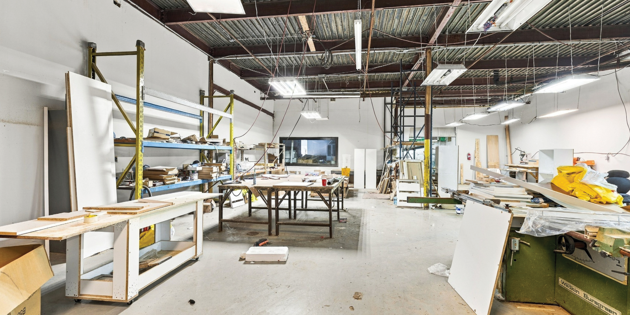 2135-2139 Lawrence Avenue E Interior shop