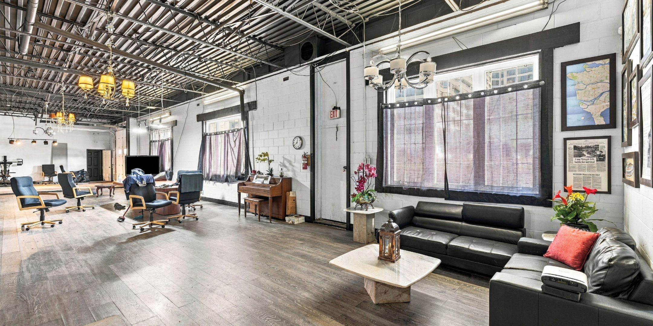 2135-2139 Lawrence Avenue E Interior open space