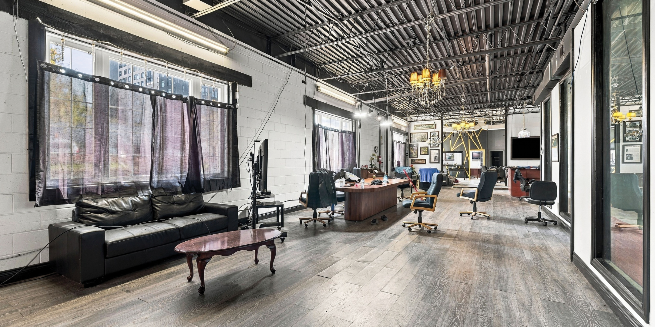2135-2139 Lawrence Avenue E Interior open space