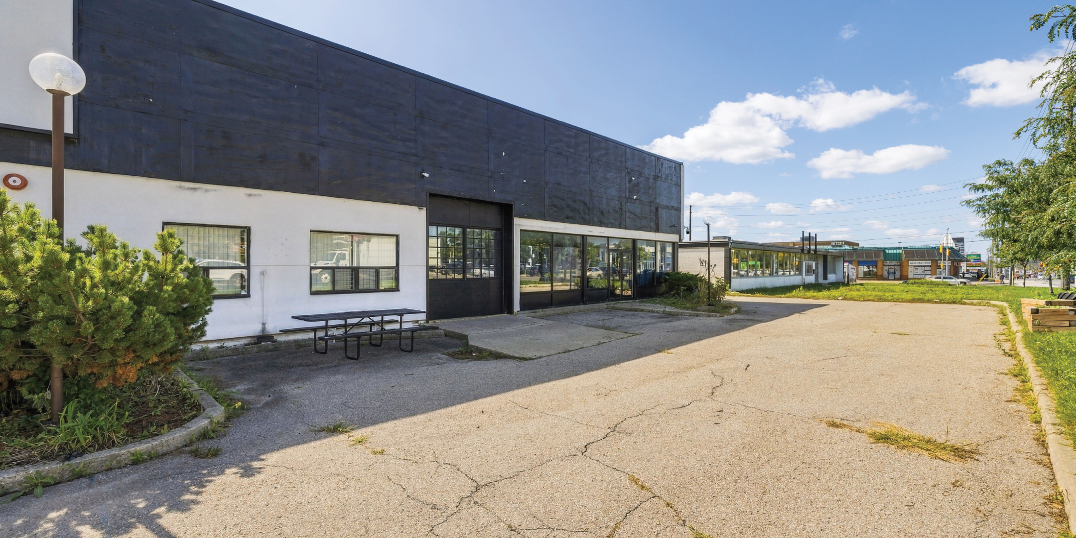 2135-2139 Lawrence Avenue E Exterior building side
