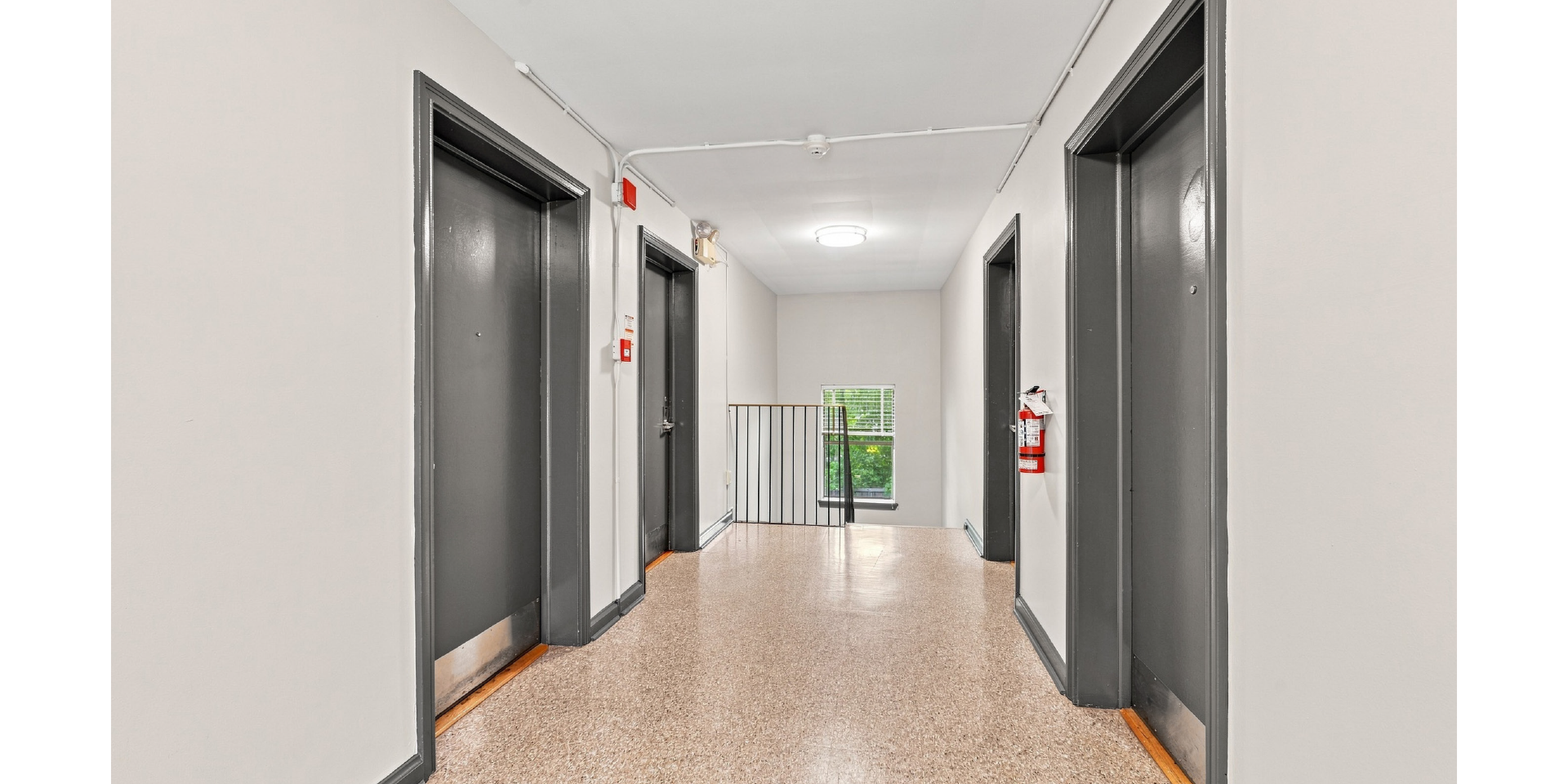 26_34 Saranac Boulevard Hallways