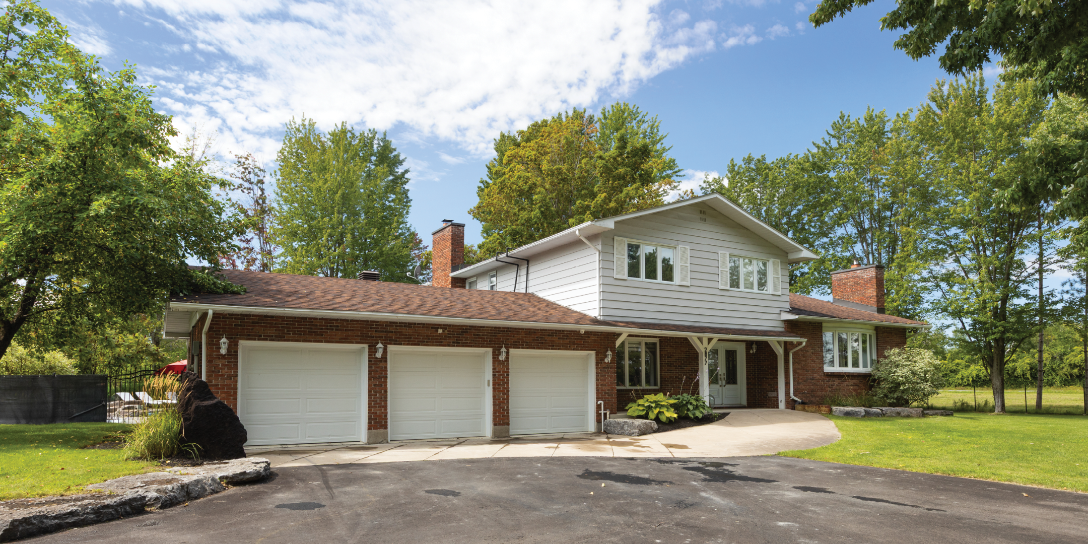 2877 Carp Road - House