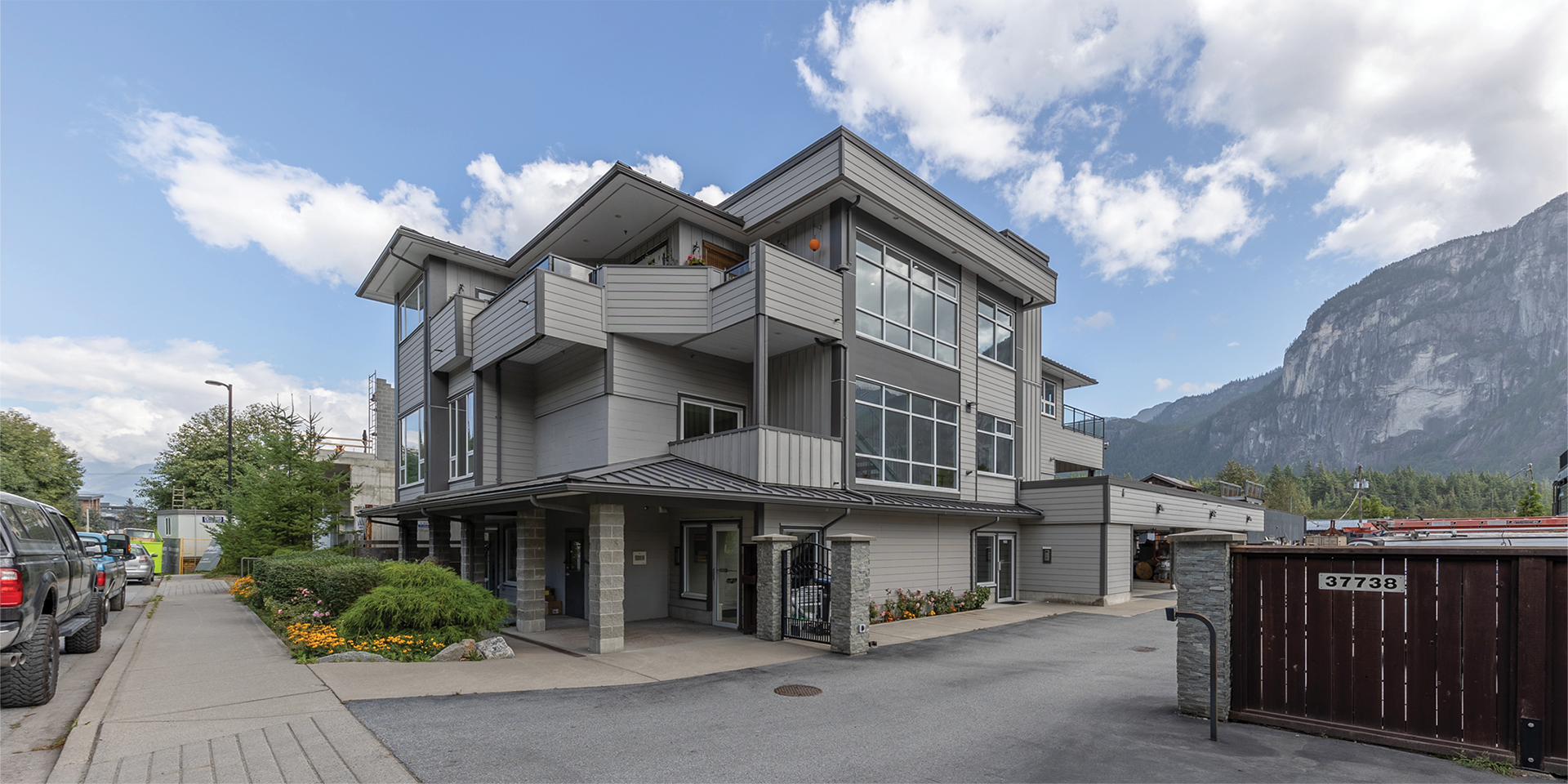 37738 3rd Avenue building exterior showing main entrance