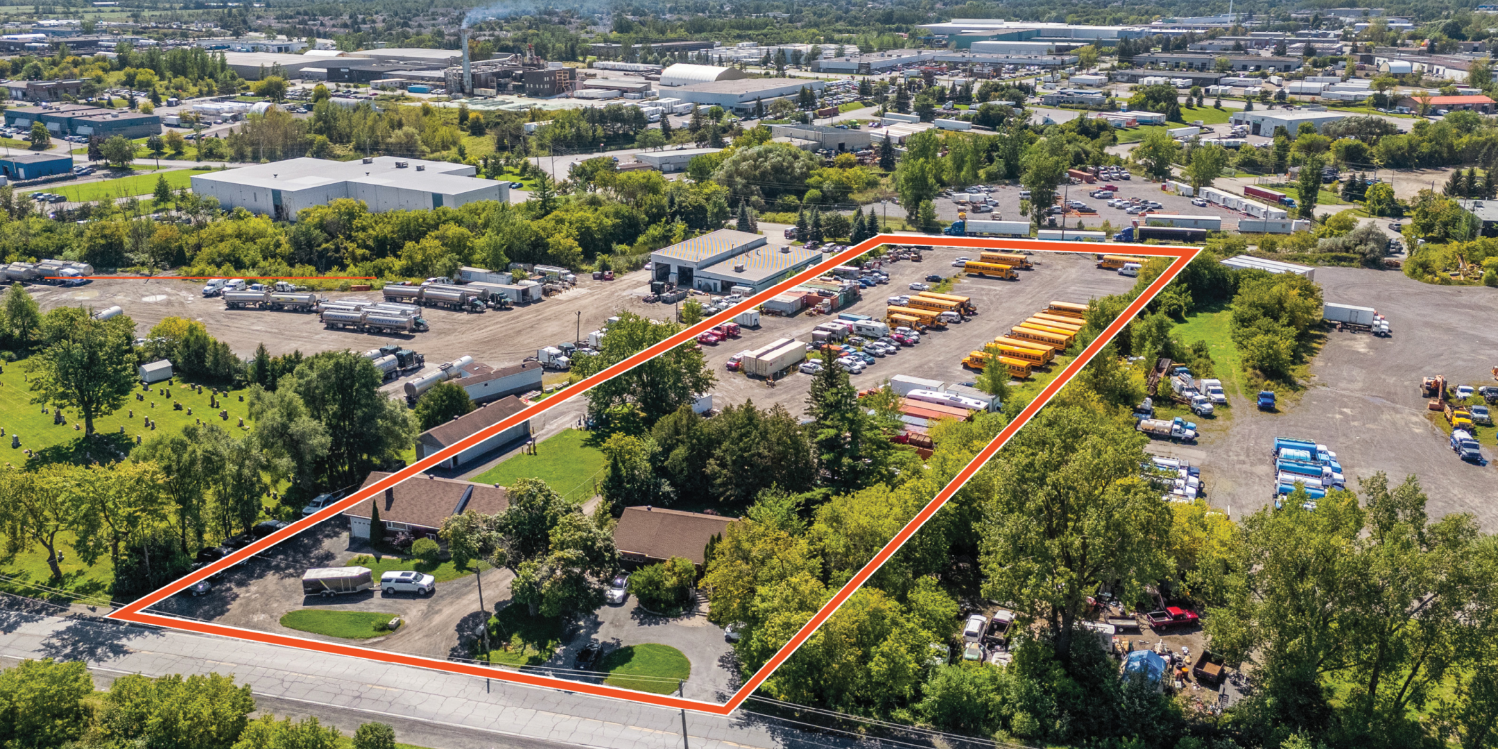 Aerial outline of 3894-3900 Russell Road