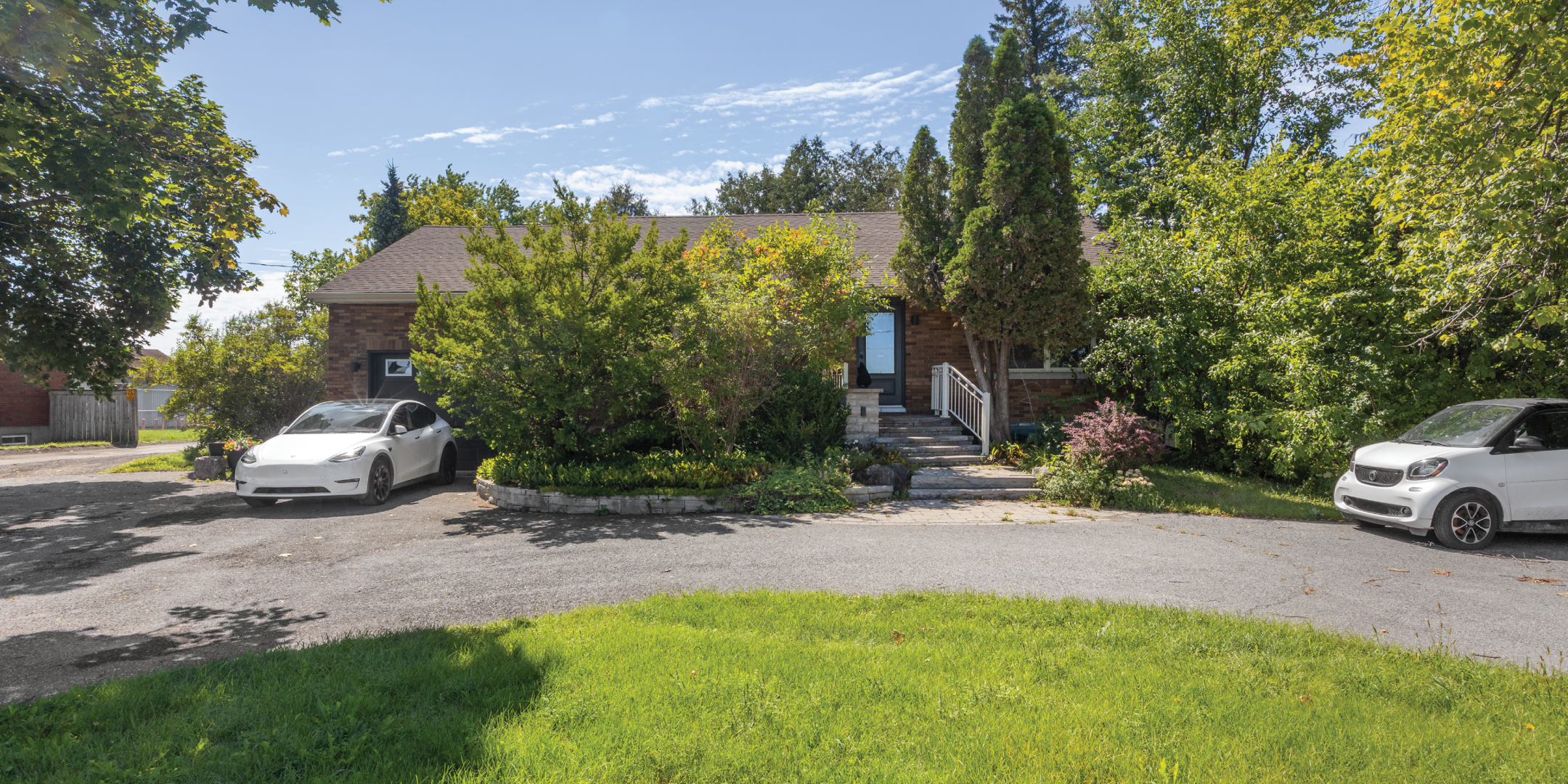 2894-3900 Russell Road Residential House
