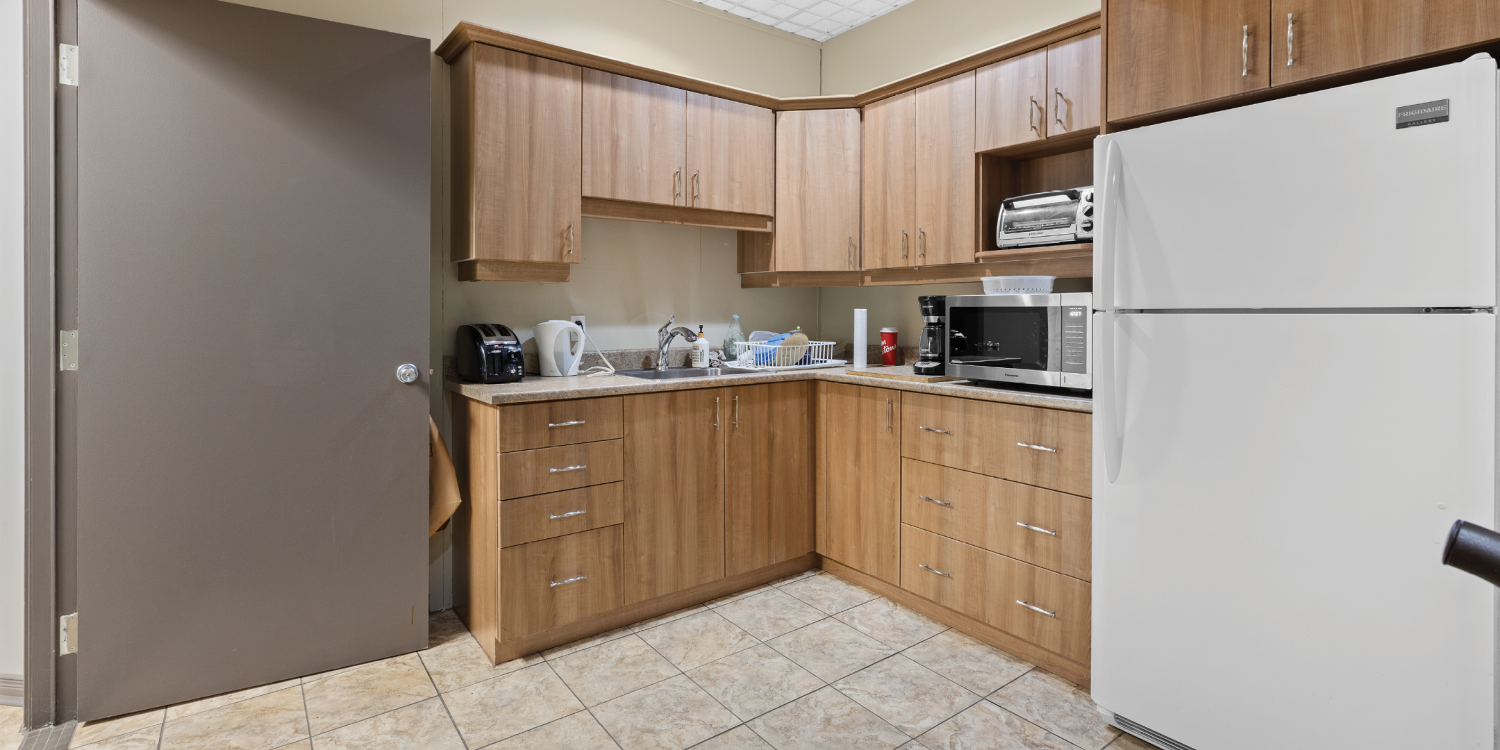5360 Canotek Road Kitchen
