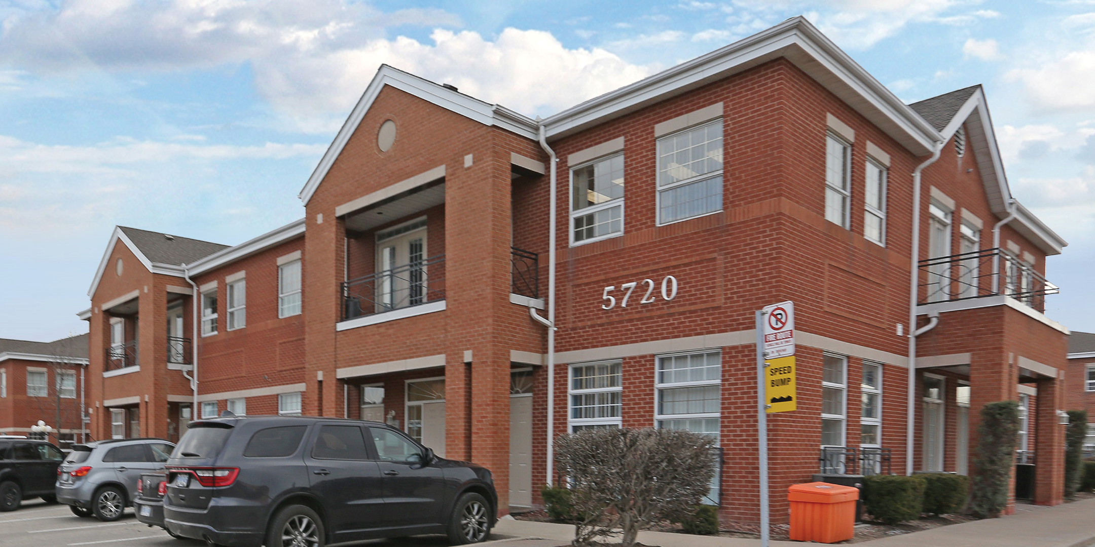 5710-5780 Timberlea Blvd Exterior of Building