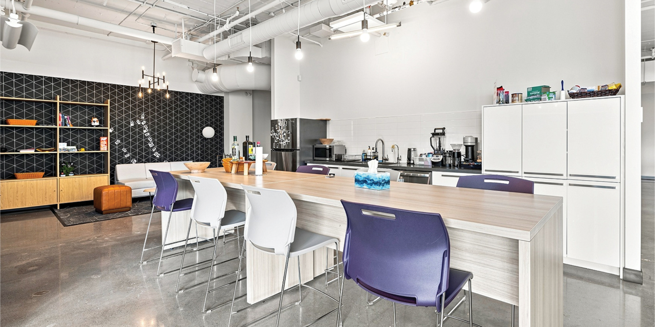 720 King Street West Kitchen and lounge