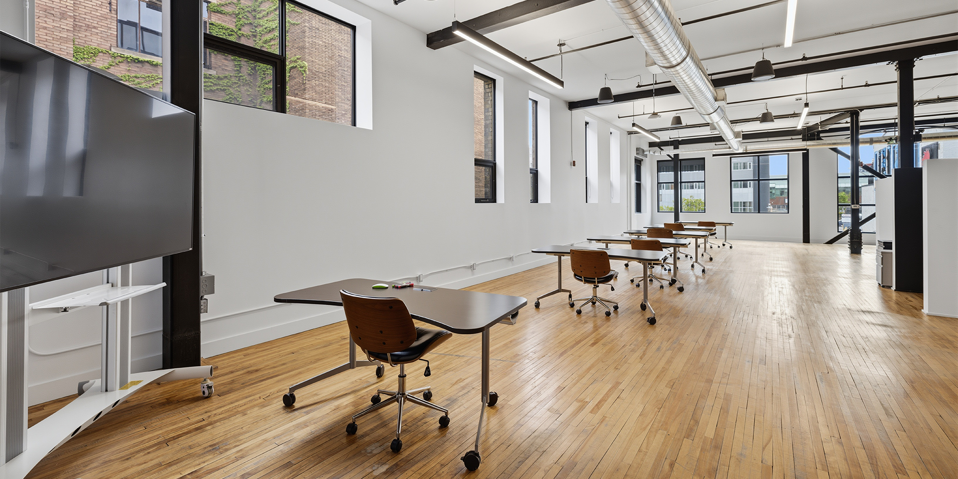 8 Queen Street N Office
