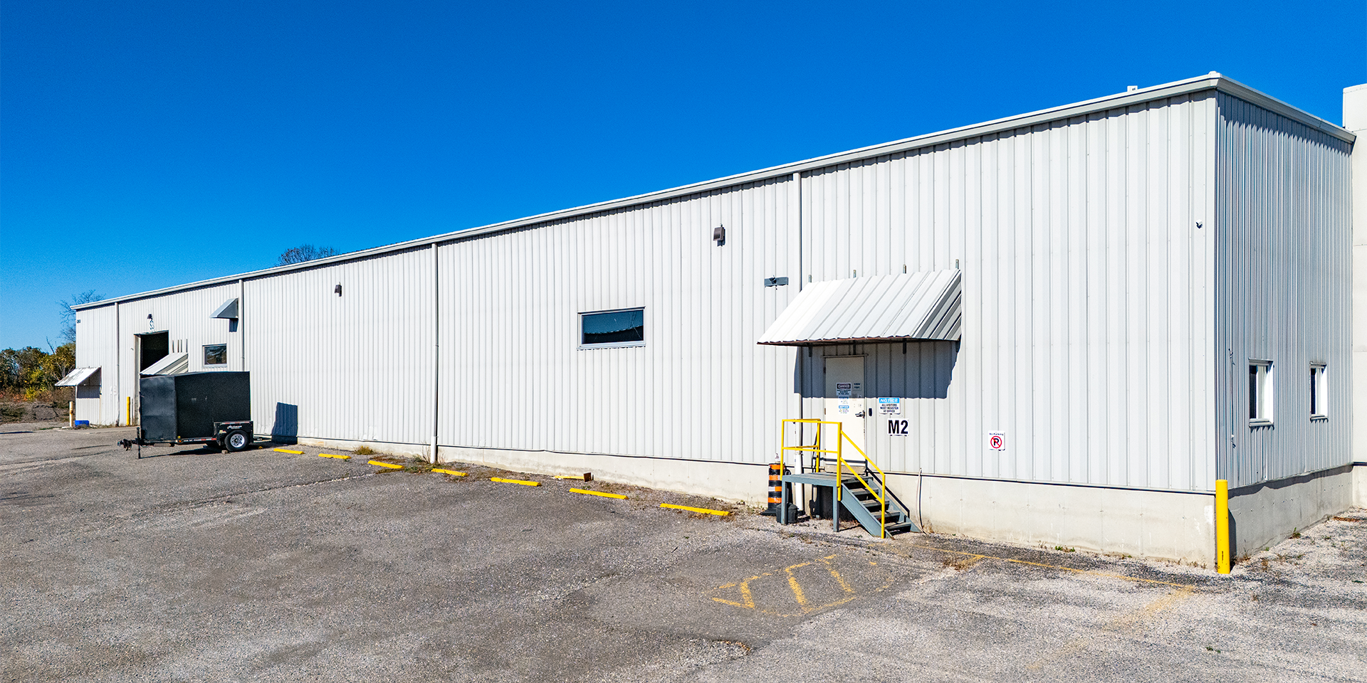 306-310 Darrell Drive exterior shipping area
