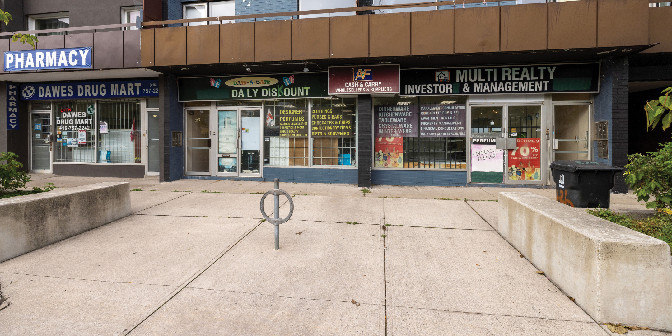 426 - 428 Dawes Rd Front Entrance