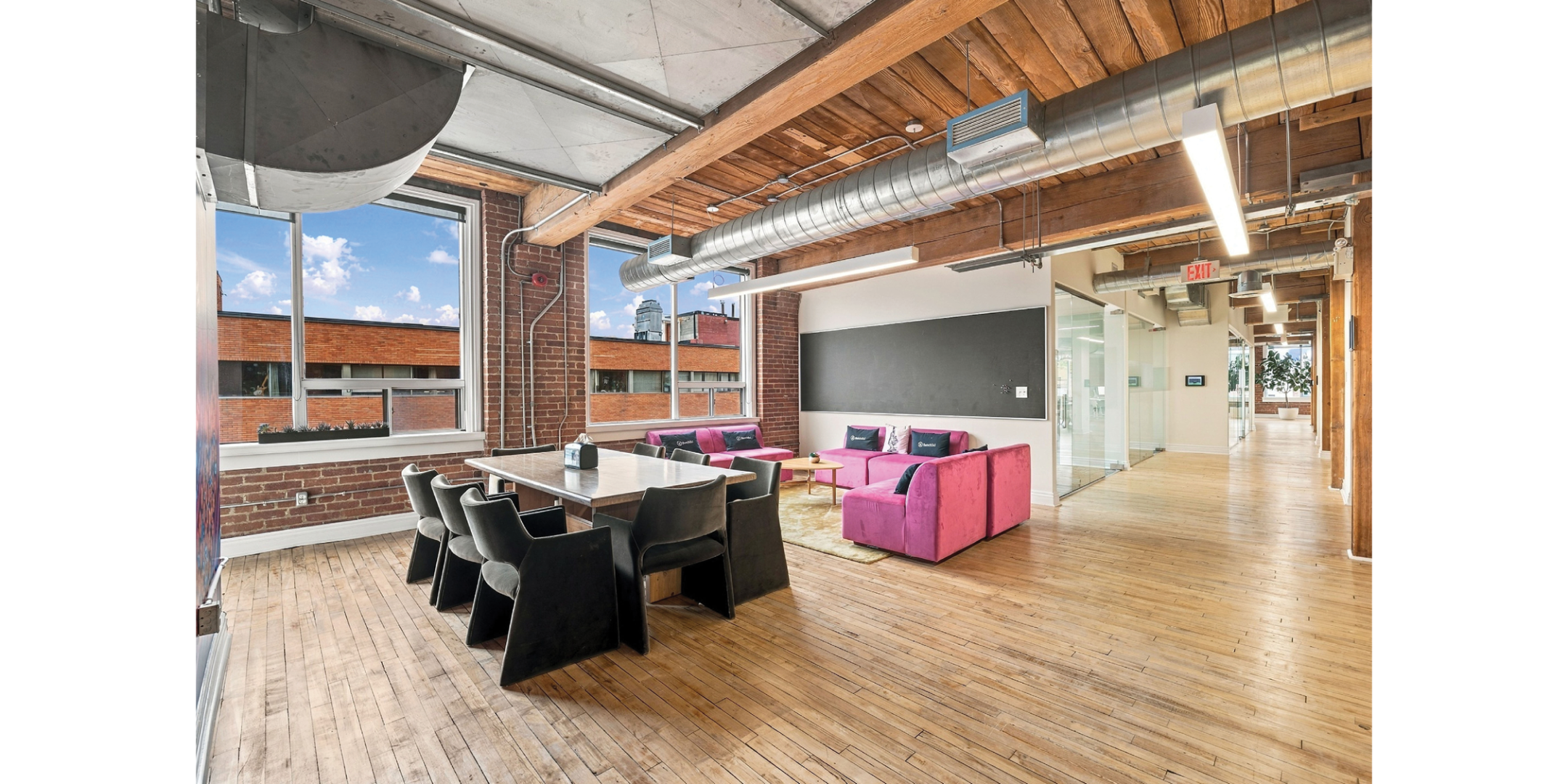 559 College Street Lounge