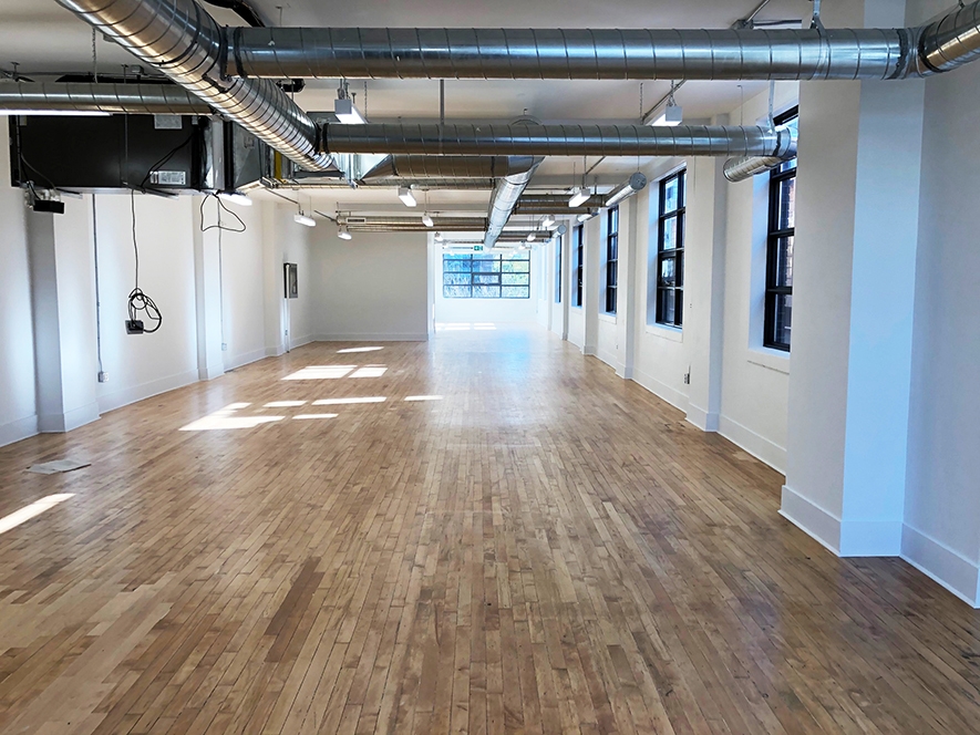 204 Spadina Ave empty office spcace